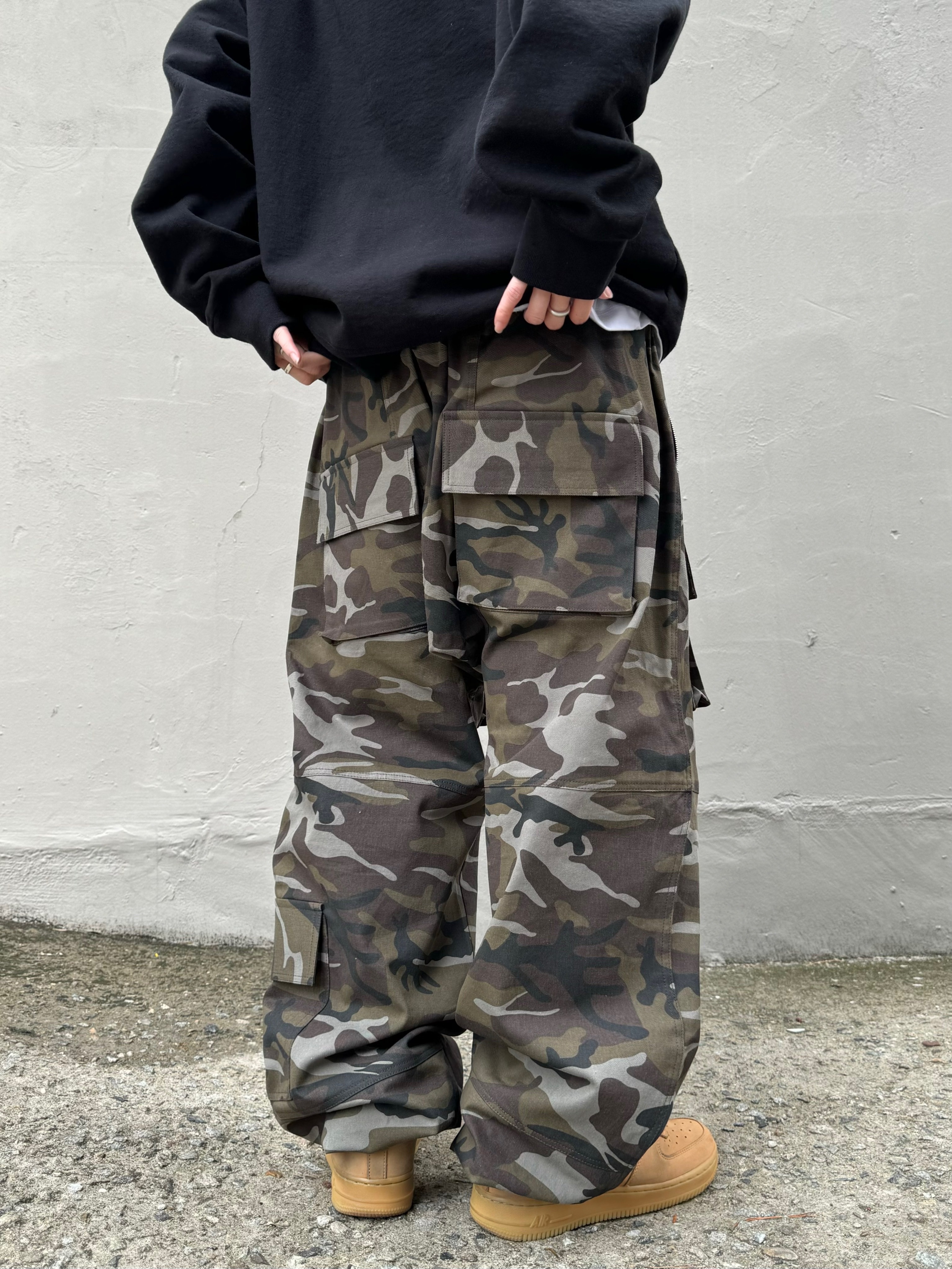 Supreme x Burberry Box Logo Hooded Sweatshirt Black - 22SS, Supreme 2-Tone Camp Cap Navy - 23FW 착용 스타일 - 4