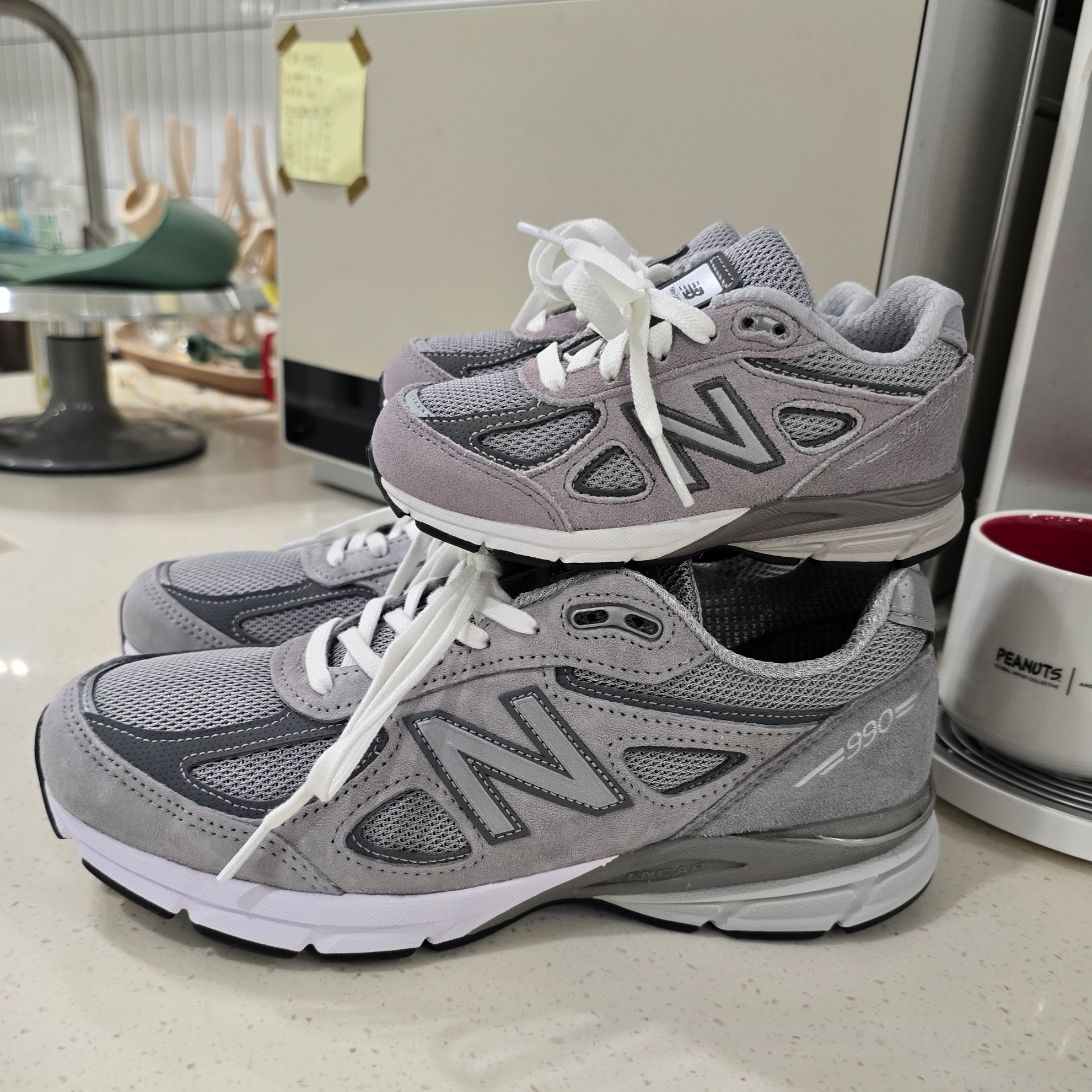 New Balance 990v4 Made in USA Grey Silver 착용 스타일