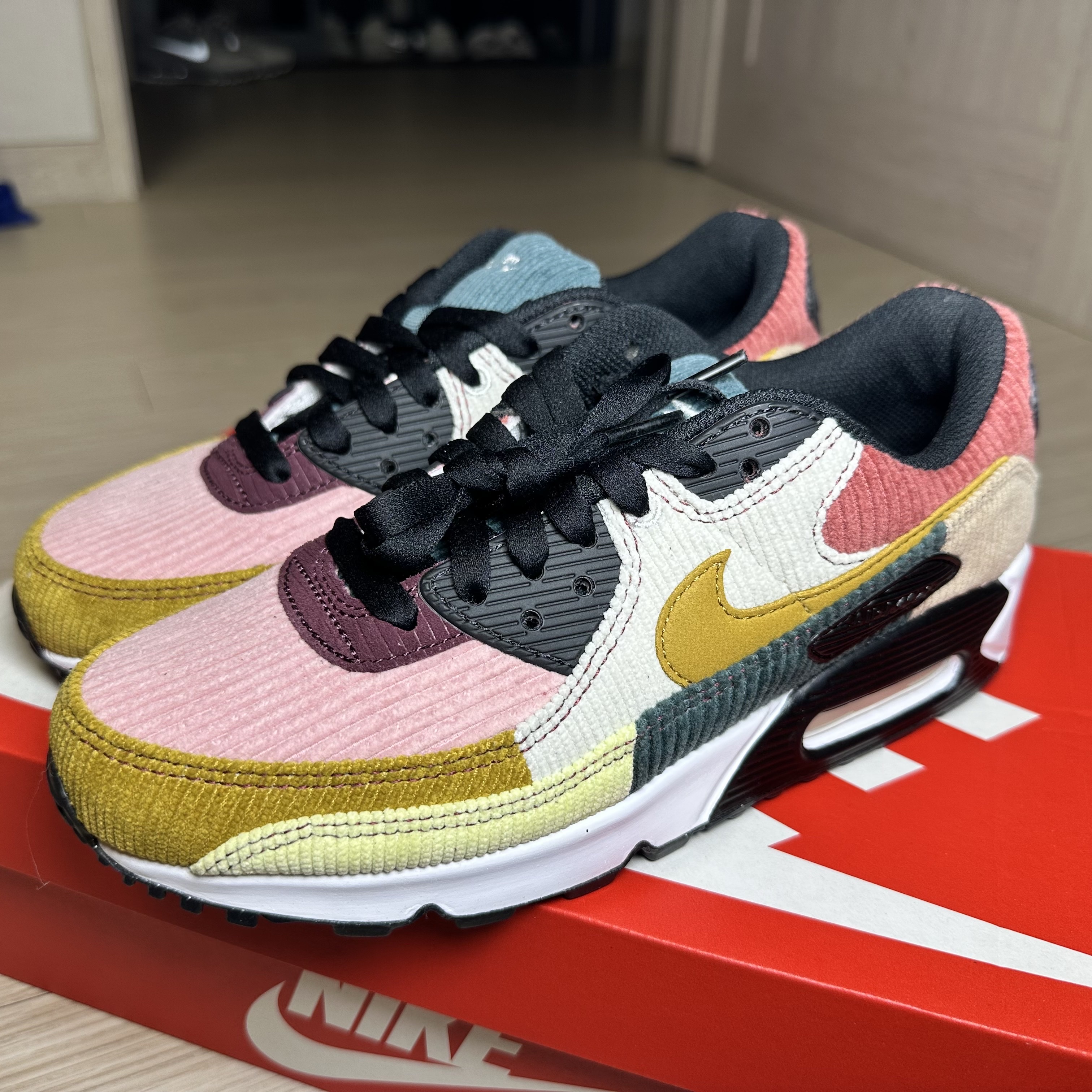 (W) Nike Air Max 90 Black Bronzine 착용 스타일 - 1