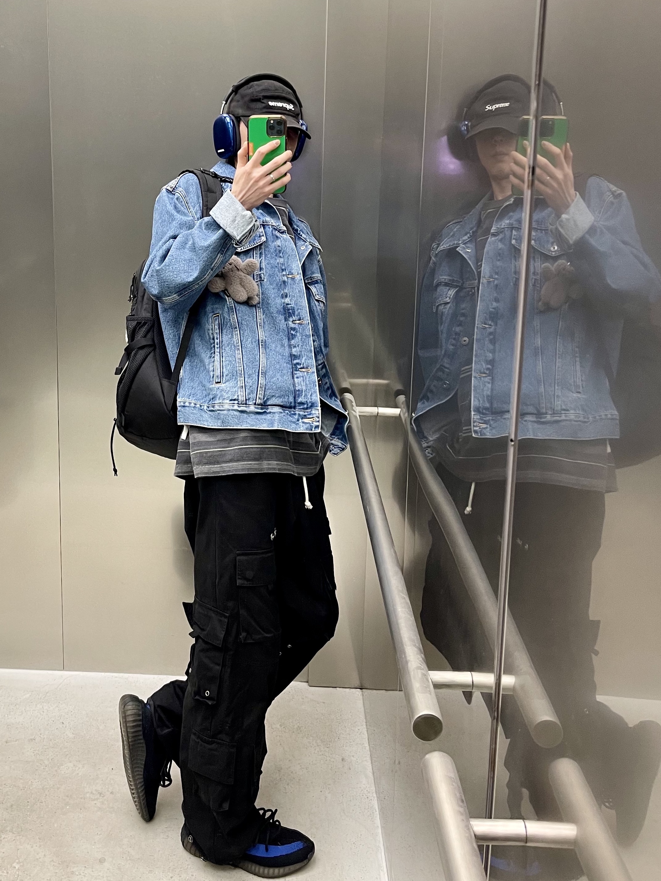 Adidas Yeezy Boost 350 V2 Dazzling Blue, Supreme Dash Stripe S/S Top Black - 23SS 착용 스타일 - 1