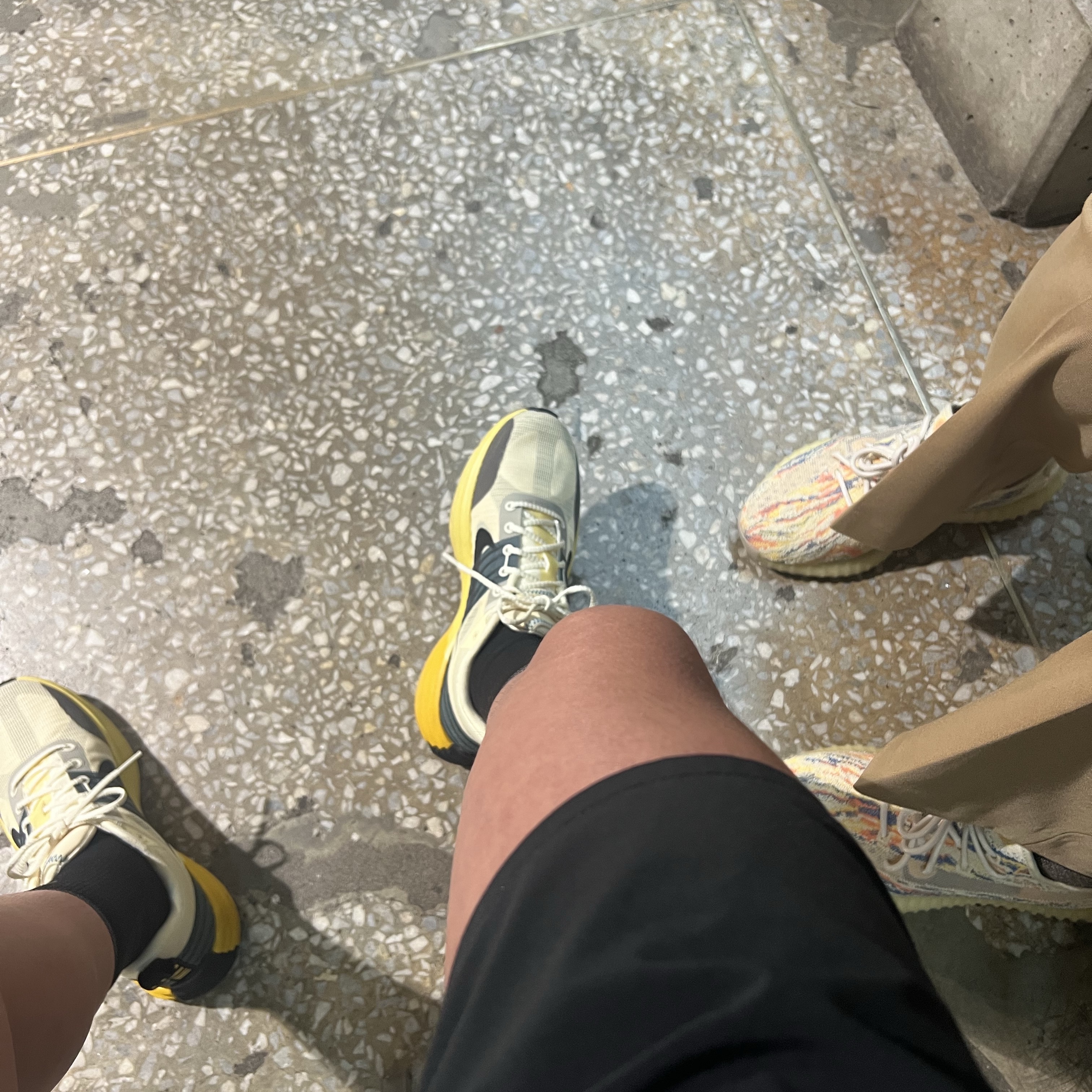 Nike Lunar Roam Alabaster and Green Abyss, Adidas Yeezy Boost 350 V2 MX Oat 착용 스타일