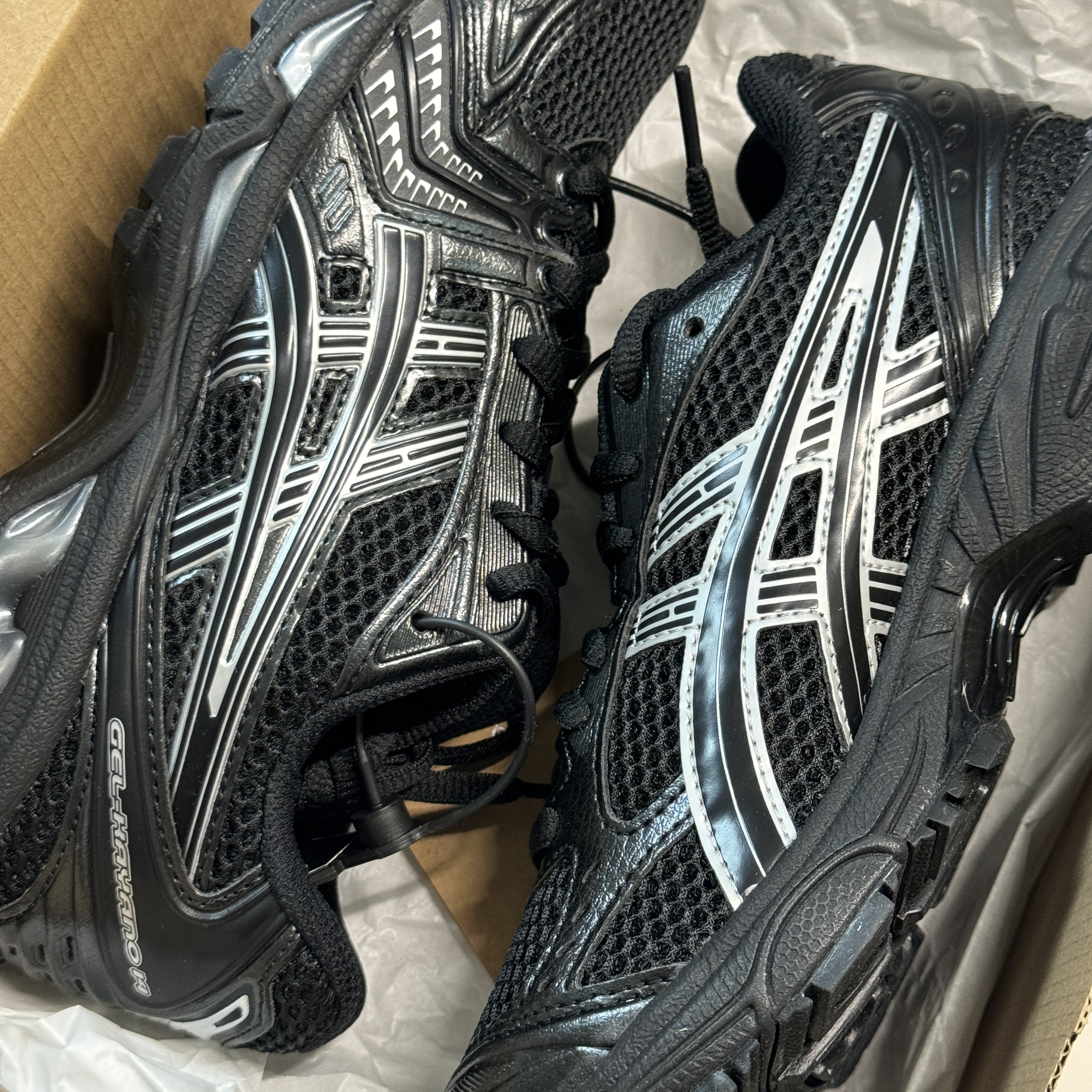 Asics Gel-Kayano 14 Black Pure Silver 착용 스타일