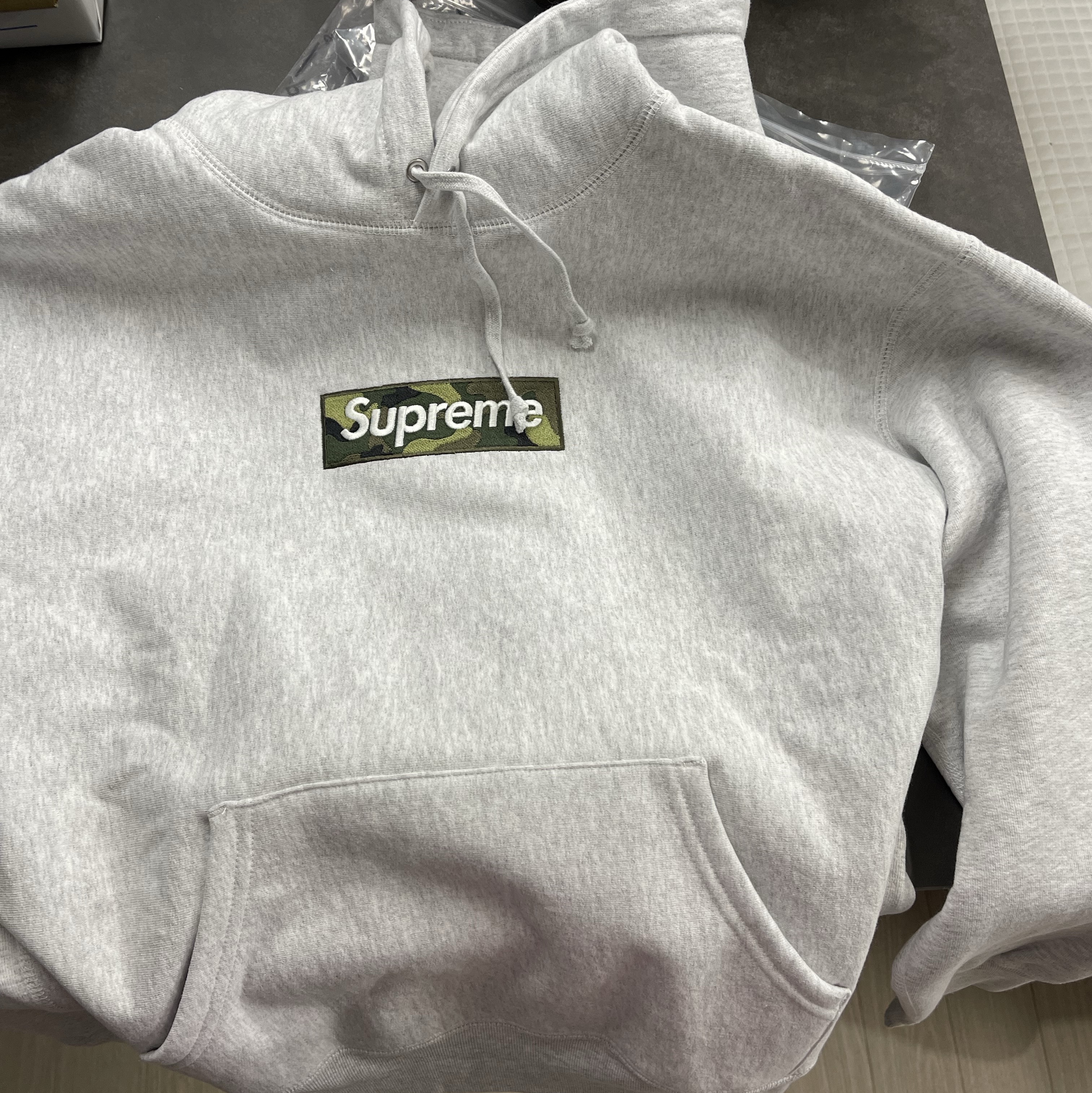 Supreme Box Logo Hooded Sweatshirt Ash Grey - 23FW 착용 스타일