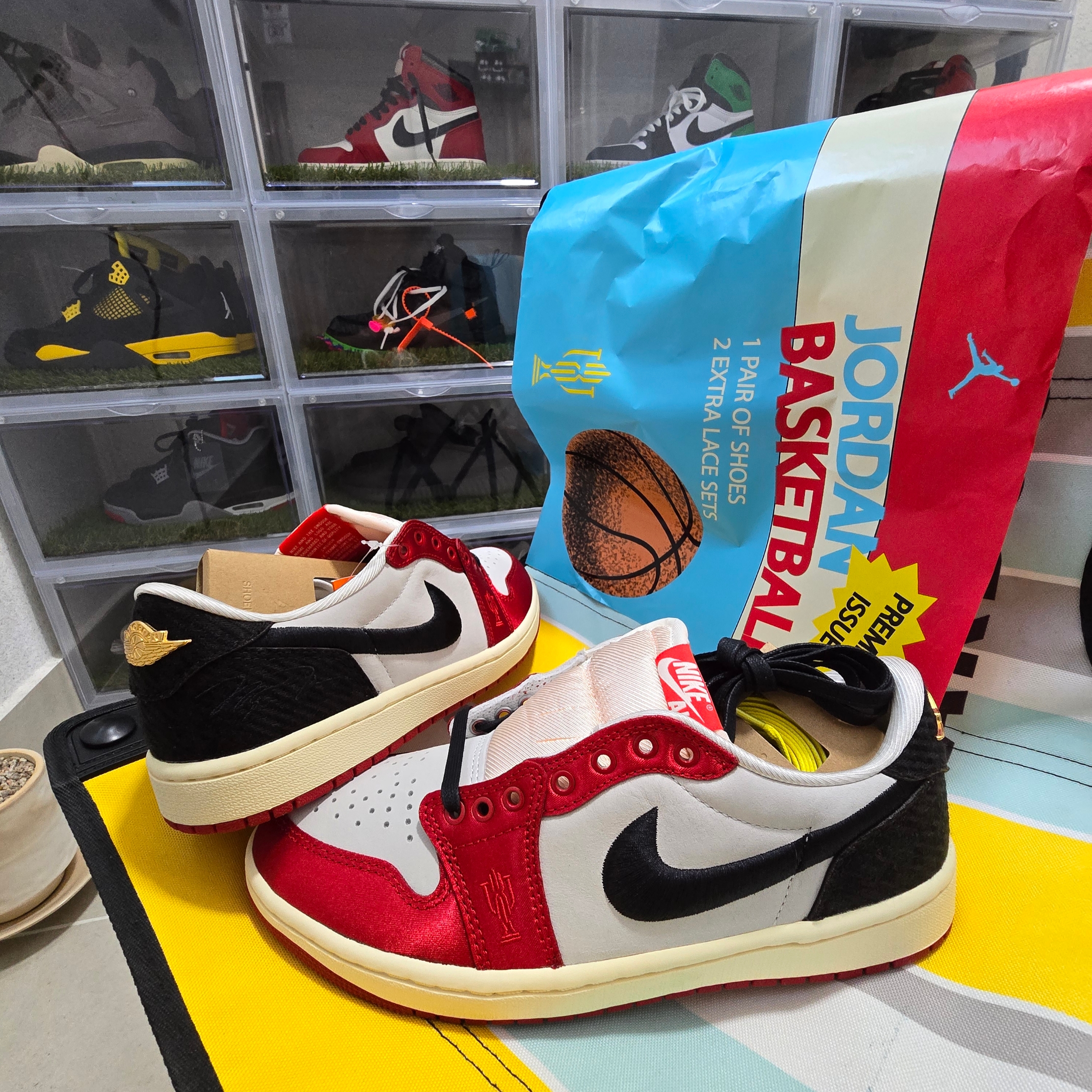 Jordan 1 x Trophy Room Retro Low OG SP Sail Varsity Red 착용 스타일