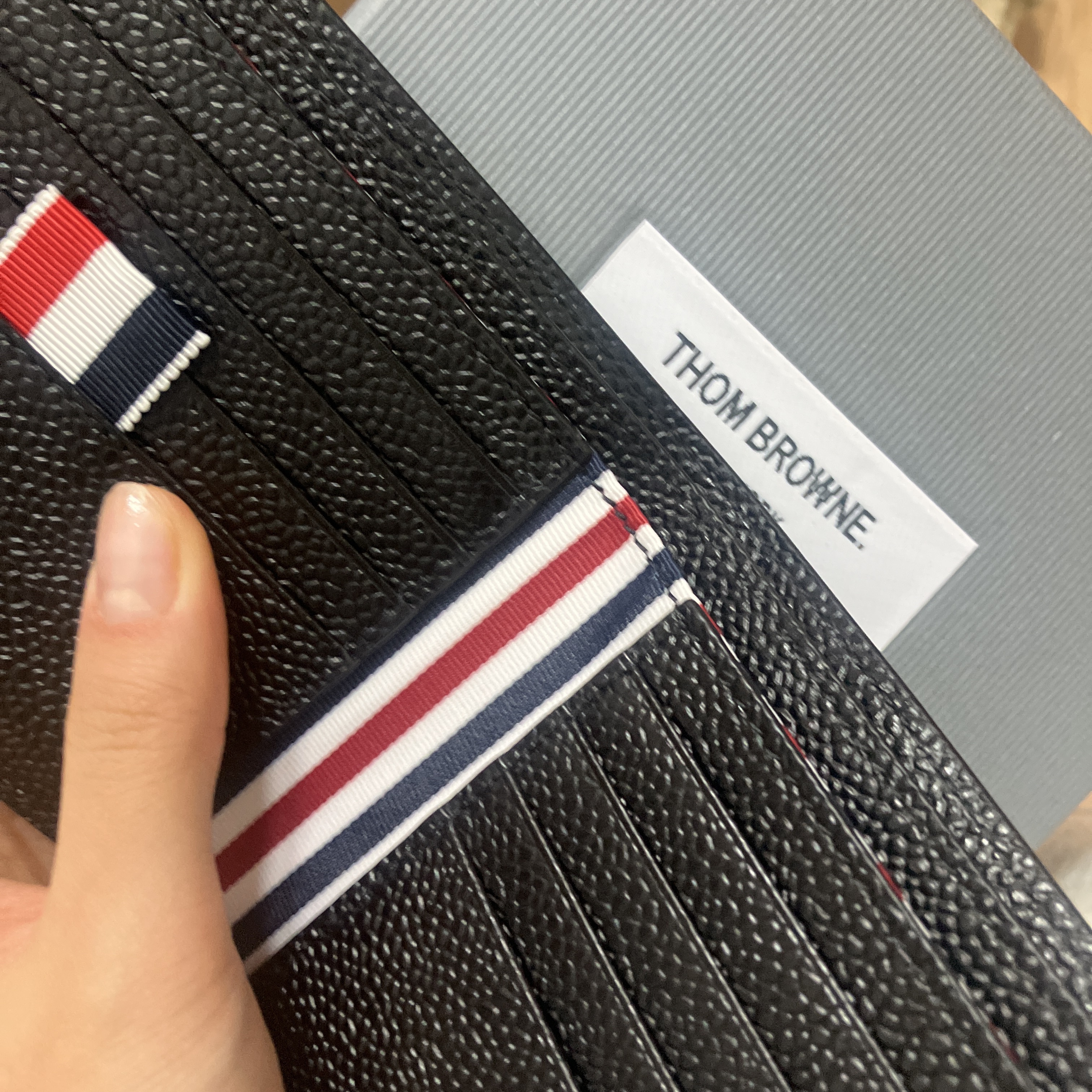 Thom Browne Pebble Grain Bill Fold Wallet Black 착용 스타일