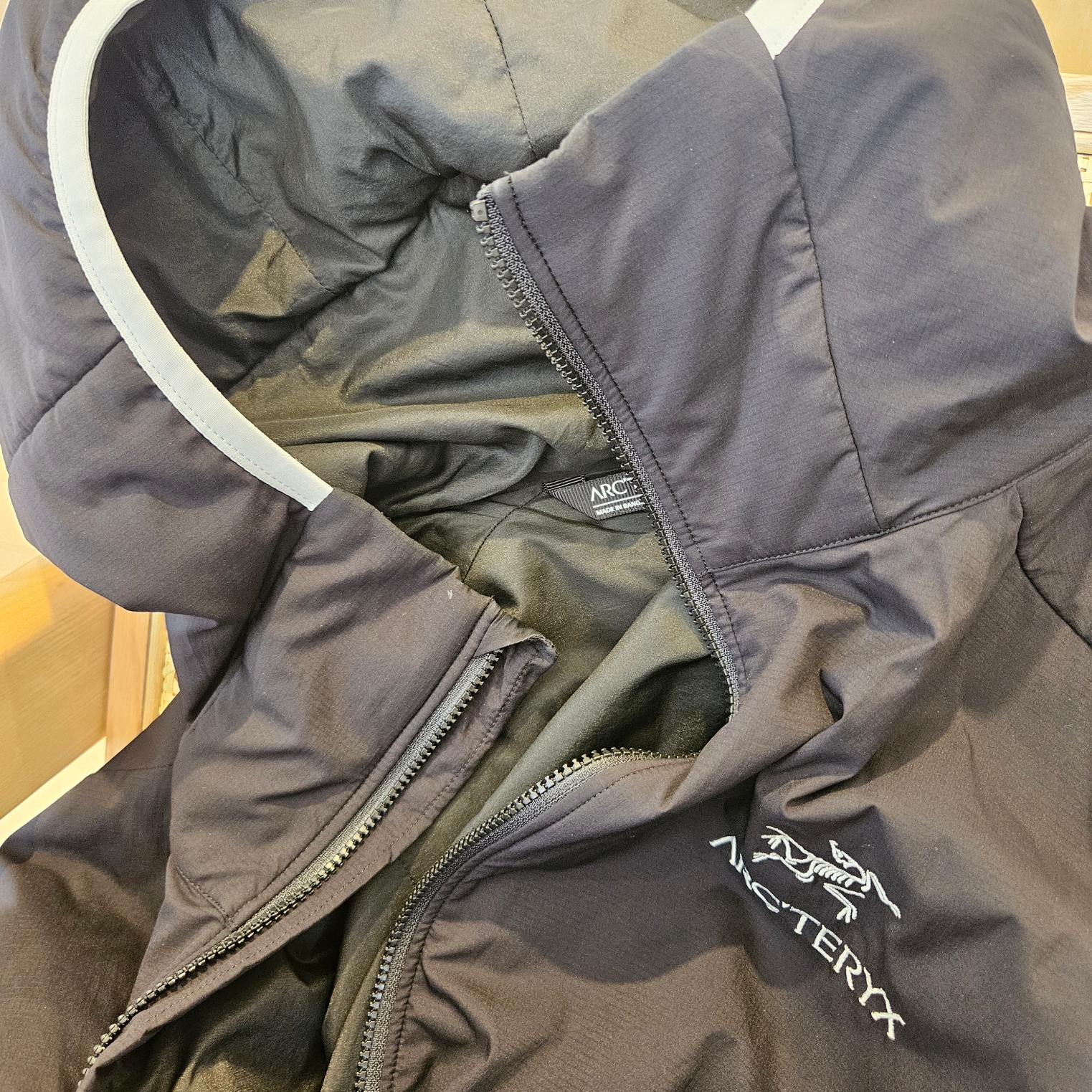Arc'teryx Atom LT Hoody Orca 착용 스타일