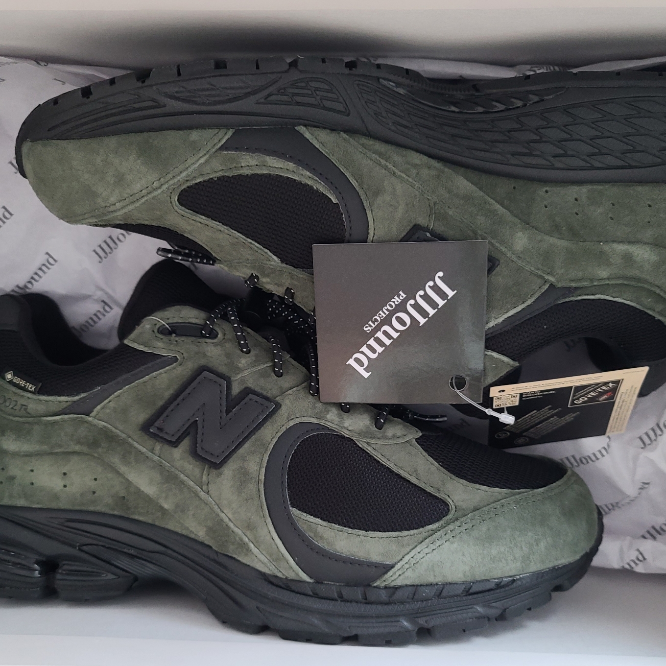 New Balance x JJJJound 2002R Gore-Tex Pine 착용 스타일 - 1