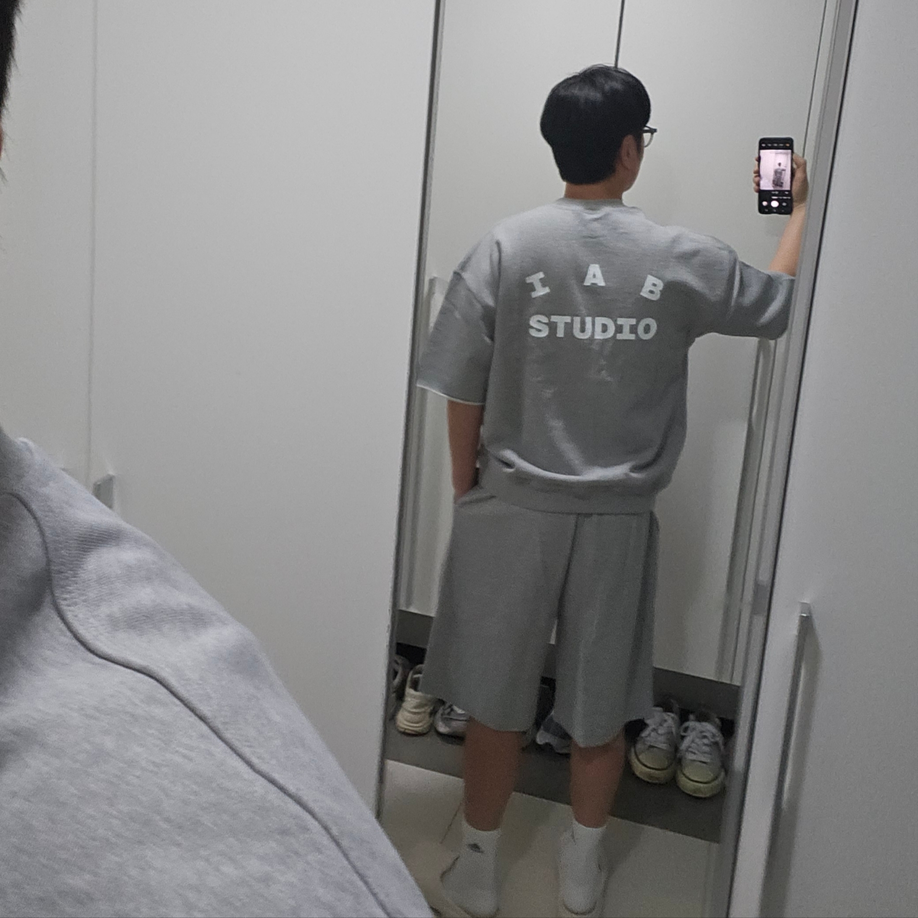 IAB Studio Heavy Short Sleeve Sweatshirt Gray - 23FW 착용 스타일 - 2