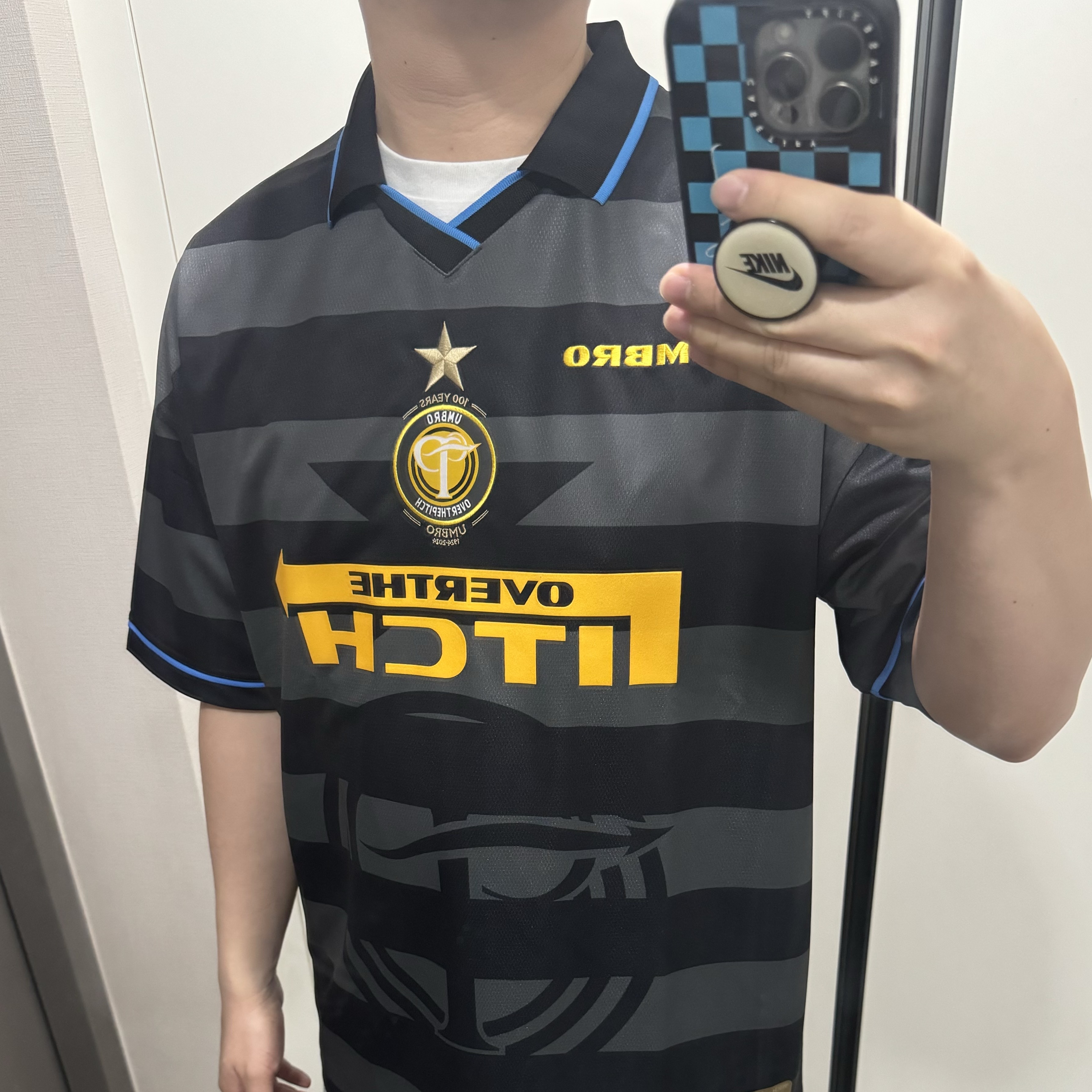 Over The Pitch x Umbro 100th Anniversary Homage Football Jersey 착용 스타일