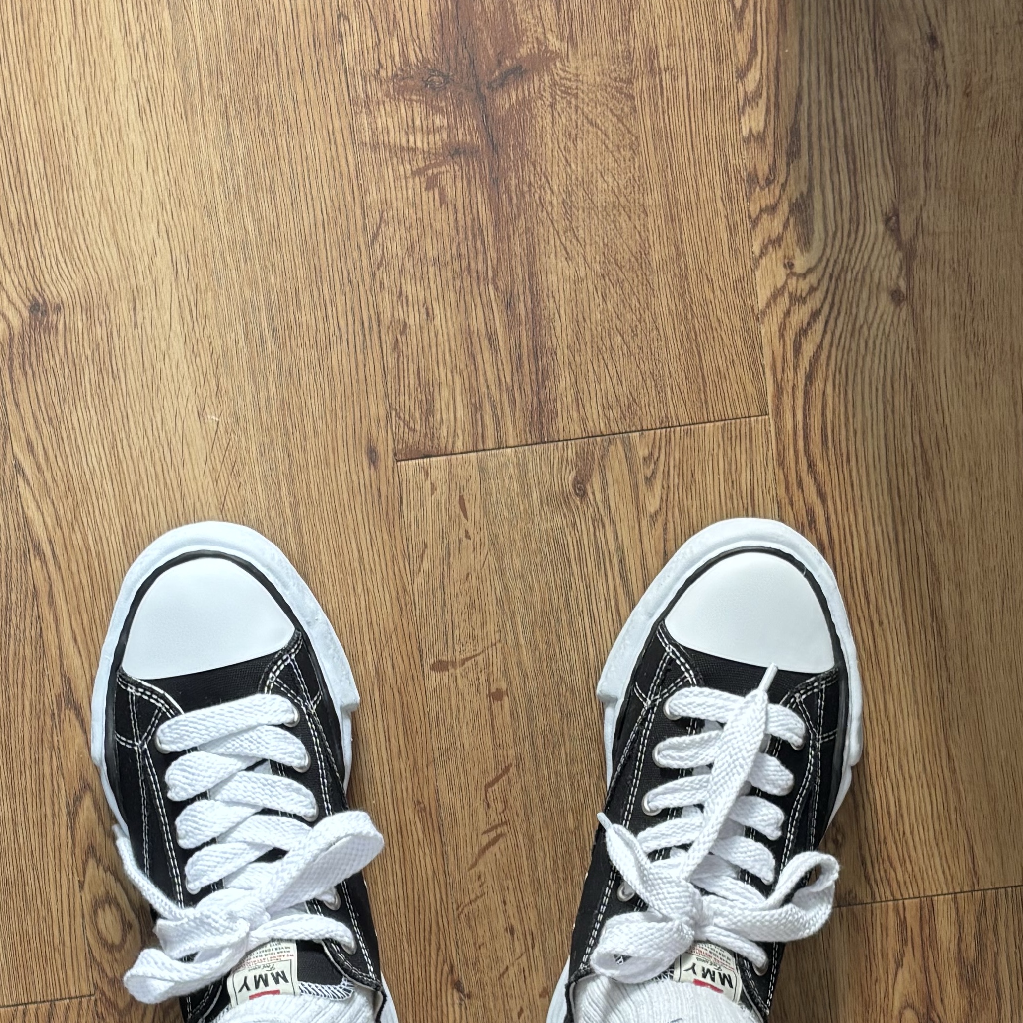 Maison Mihara Yasuhiro Peterson OG Sole Canvas Low Sneakers Black 착용 스타일