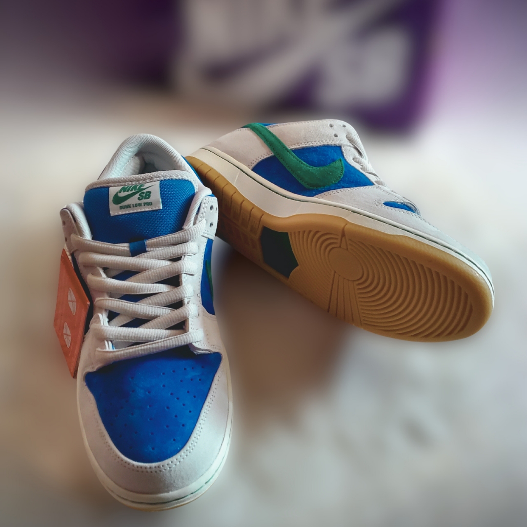 Nike SB Dunk Low Pro Phantom and Hyper Royal 착용 스타일
