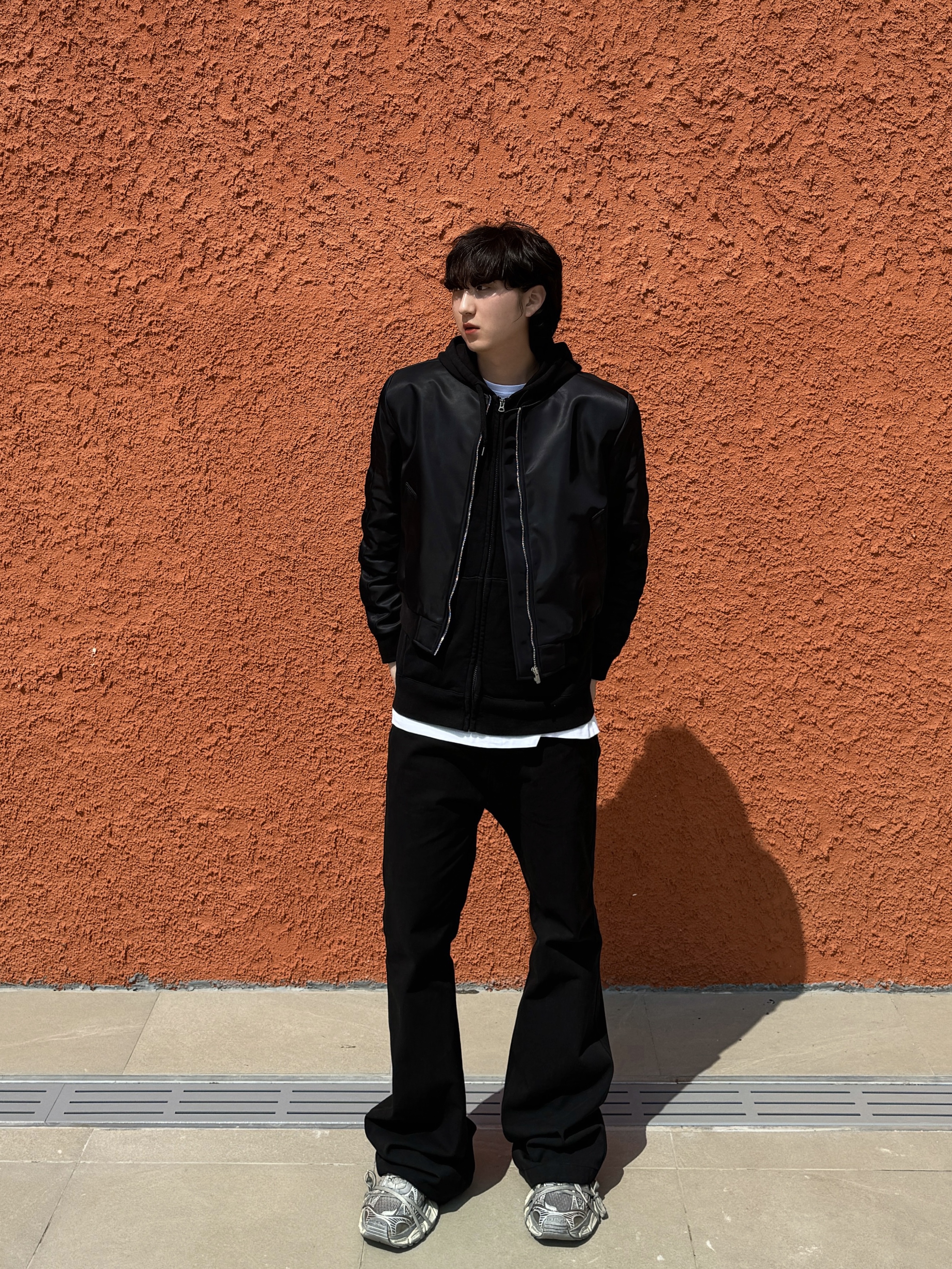 Gentle Monster x Maison Margiela MM005 Black Black, Nonnod Flared Pants Black 착용 스타일 - 3