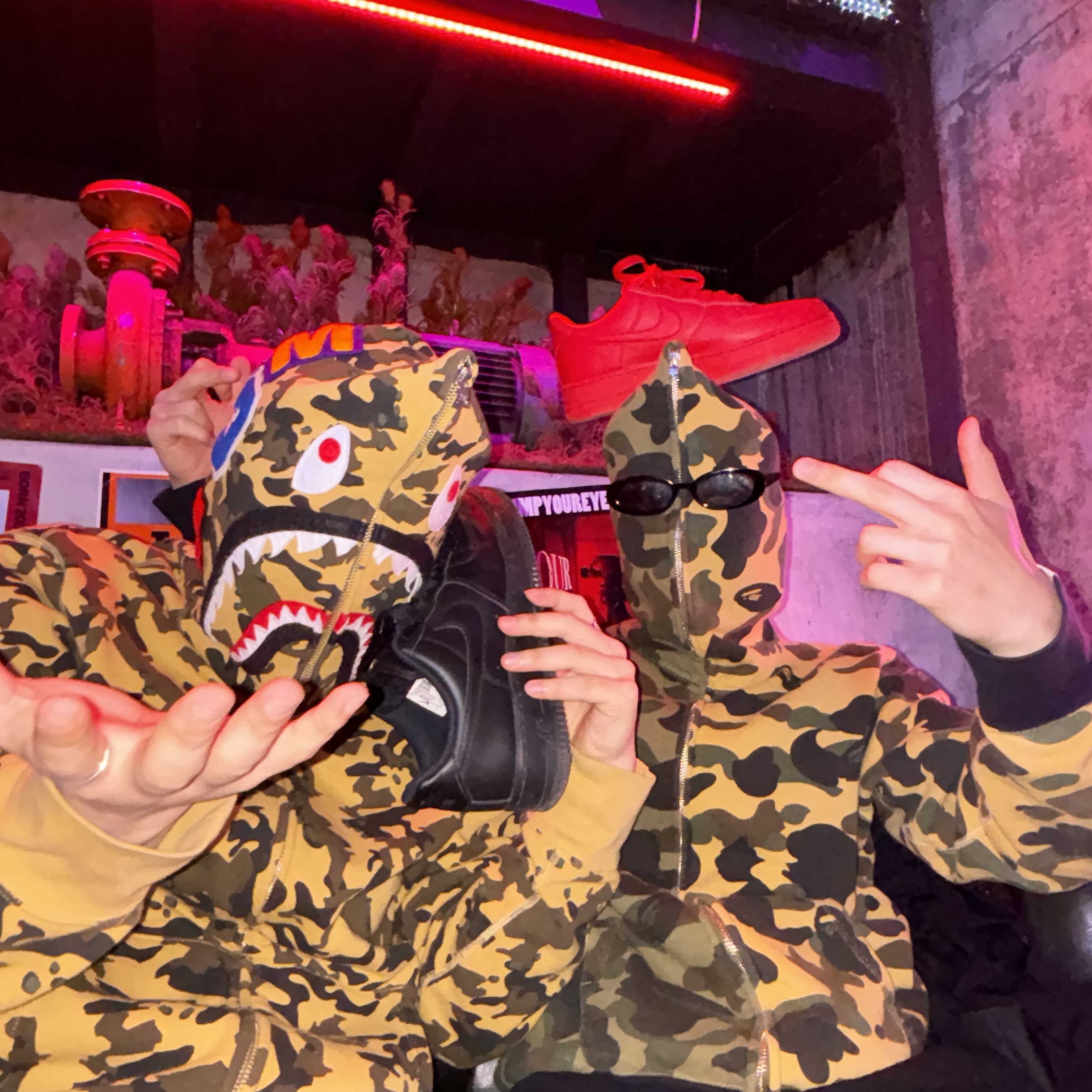BAPE PONR 1st Camo 2nd Shark Full Zip Hoodie Yellow 착용 스타일 - 1