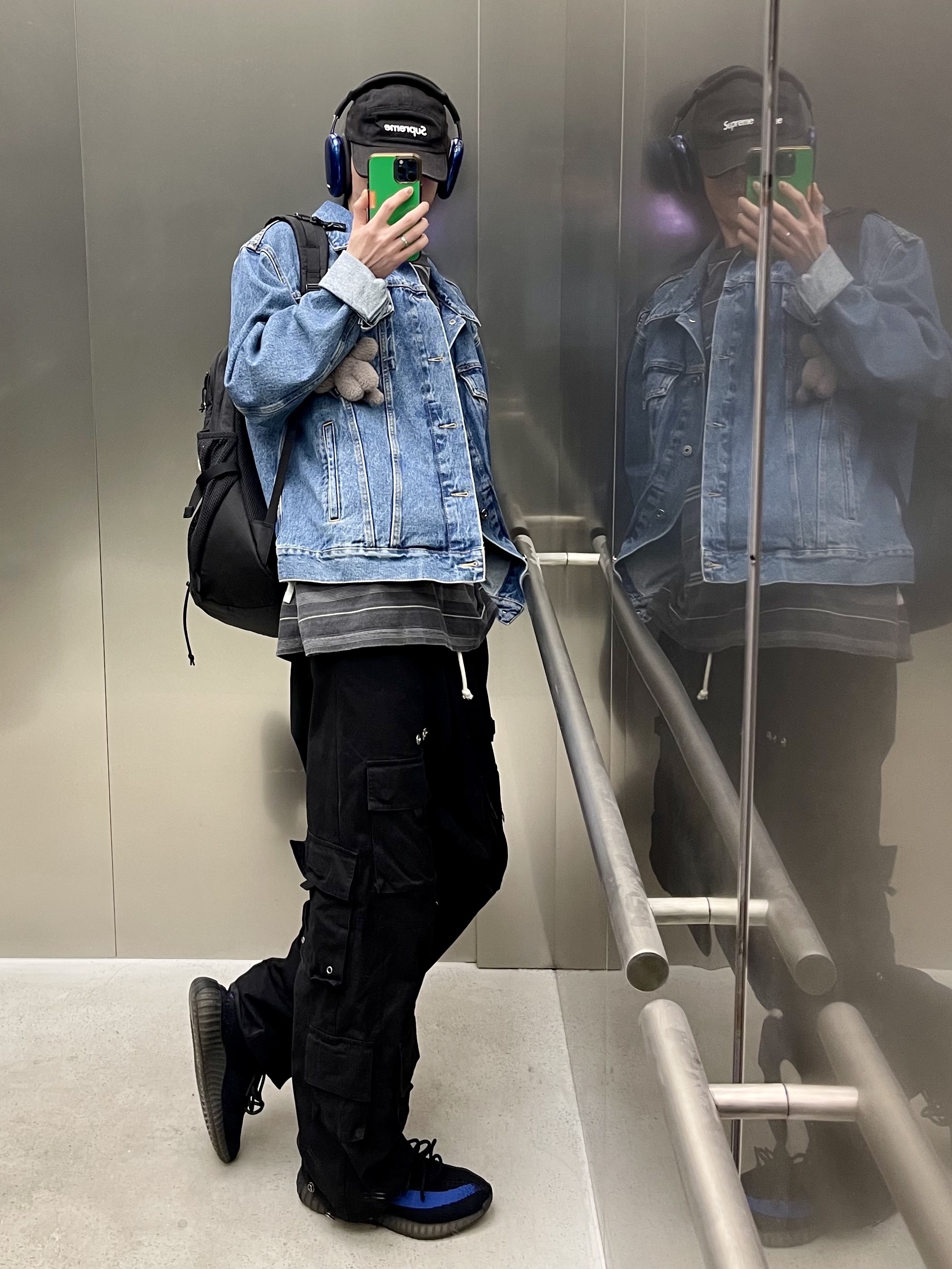 Adidas Yeezy Boost 350 V2 Dazzling Blue, Supreme Dash Stripe S/S Top Black - 23SS 착용 스타일 - 5