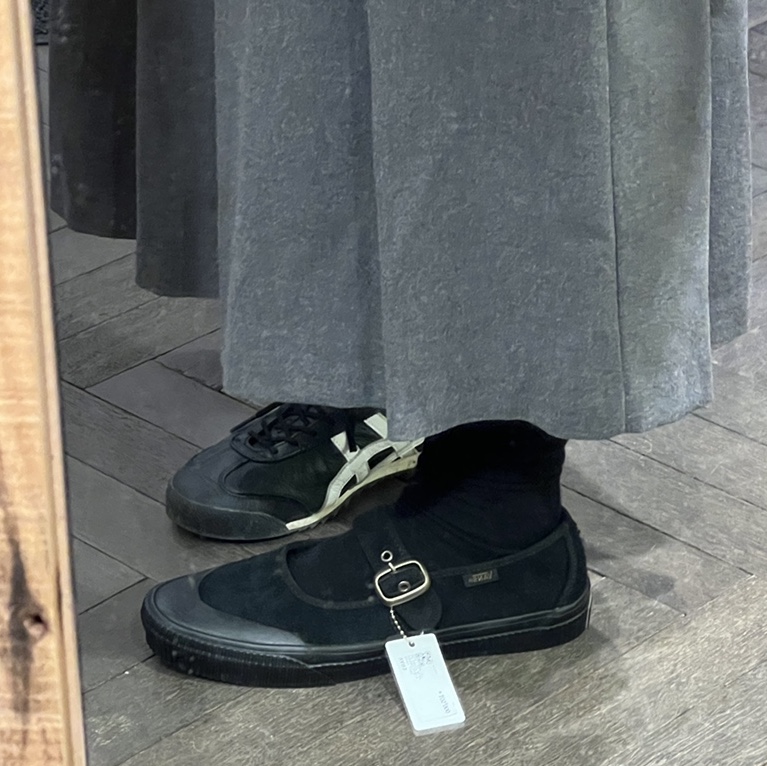 Vans Mary Jane Black LX Creep Black 착용 스타일 - 3