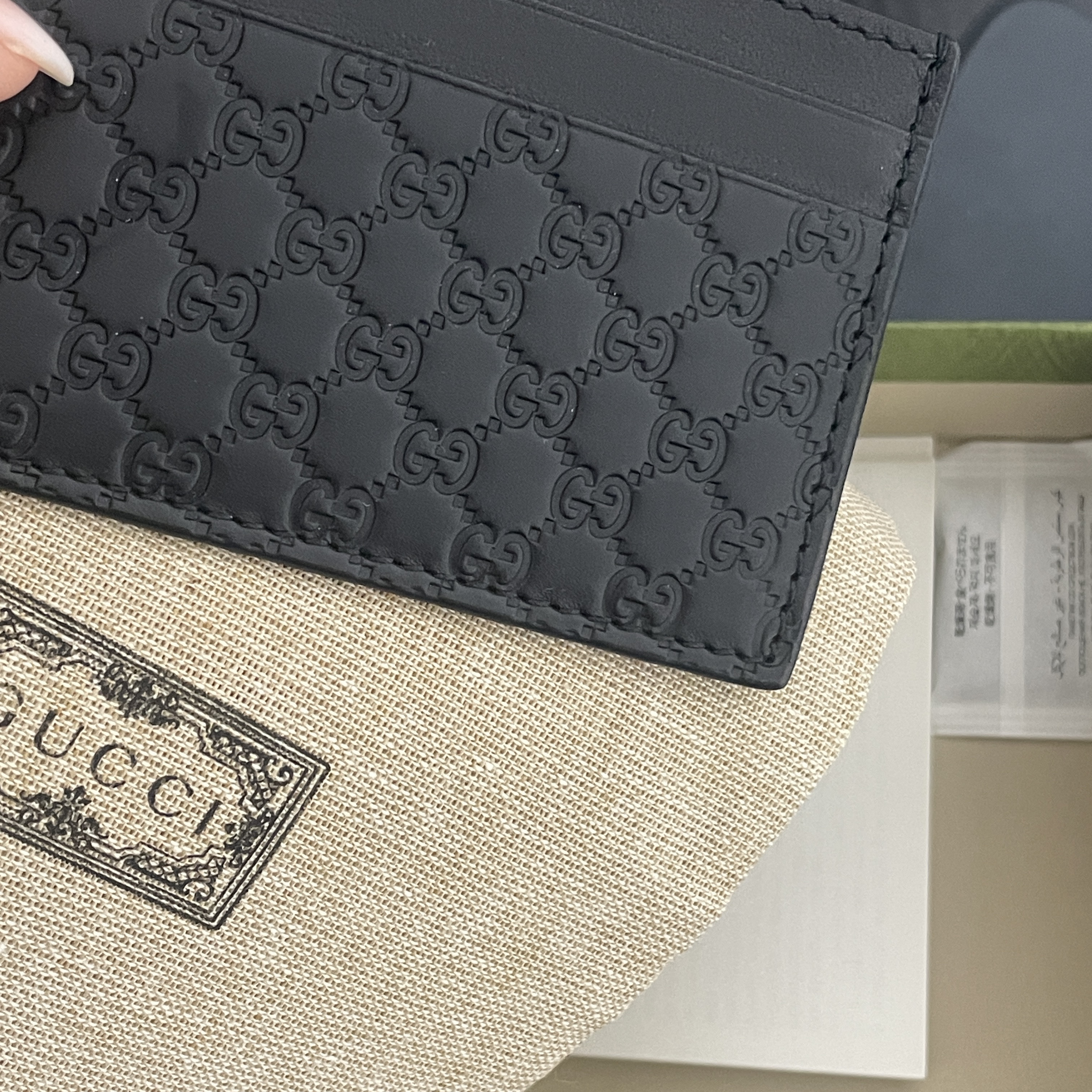 Gucci Micro GG Ssima Card Case Black 착용 스타일