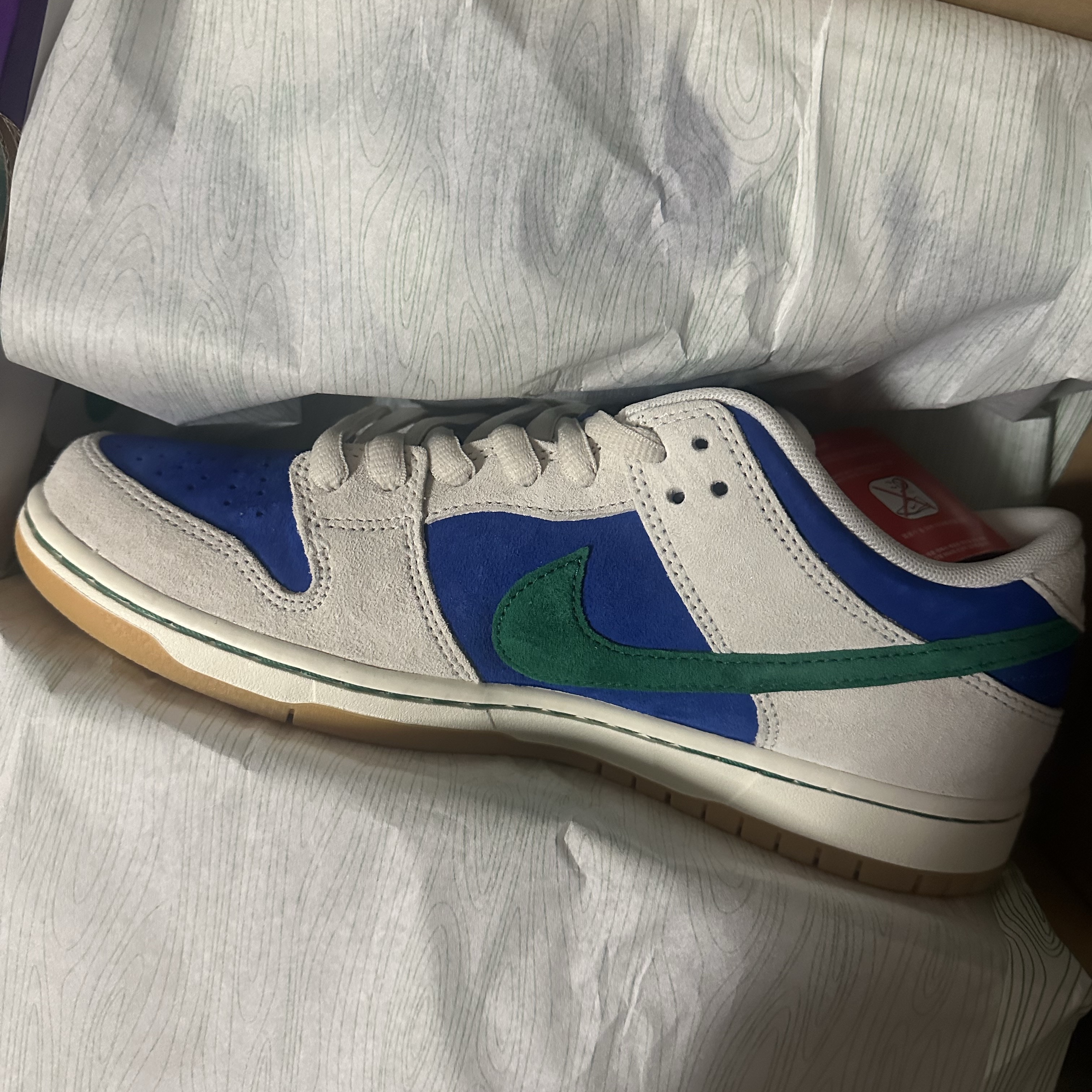 Nike SB Dunk Low Pro Phantom and Hyper Royal 착용 스타일