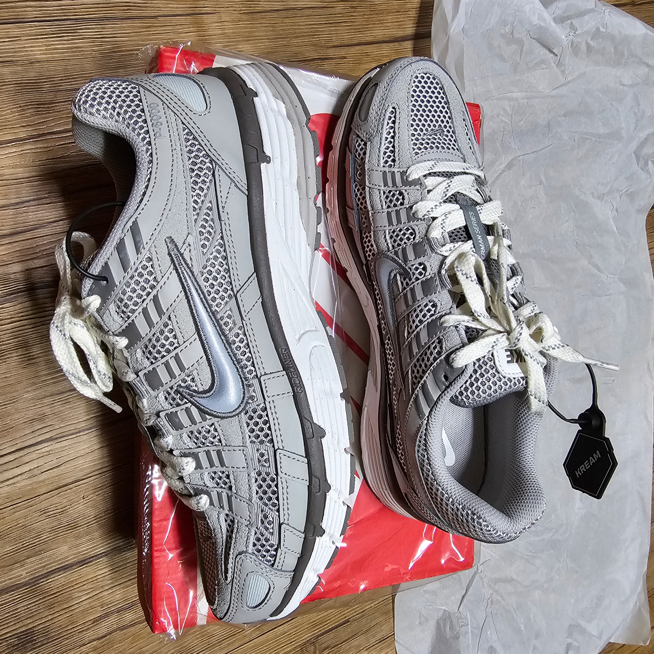 Nike P-6000 PRM Light Iron Ore 착용 스타일 - 2