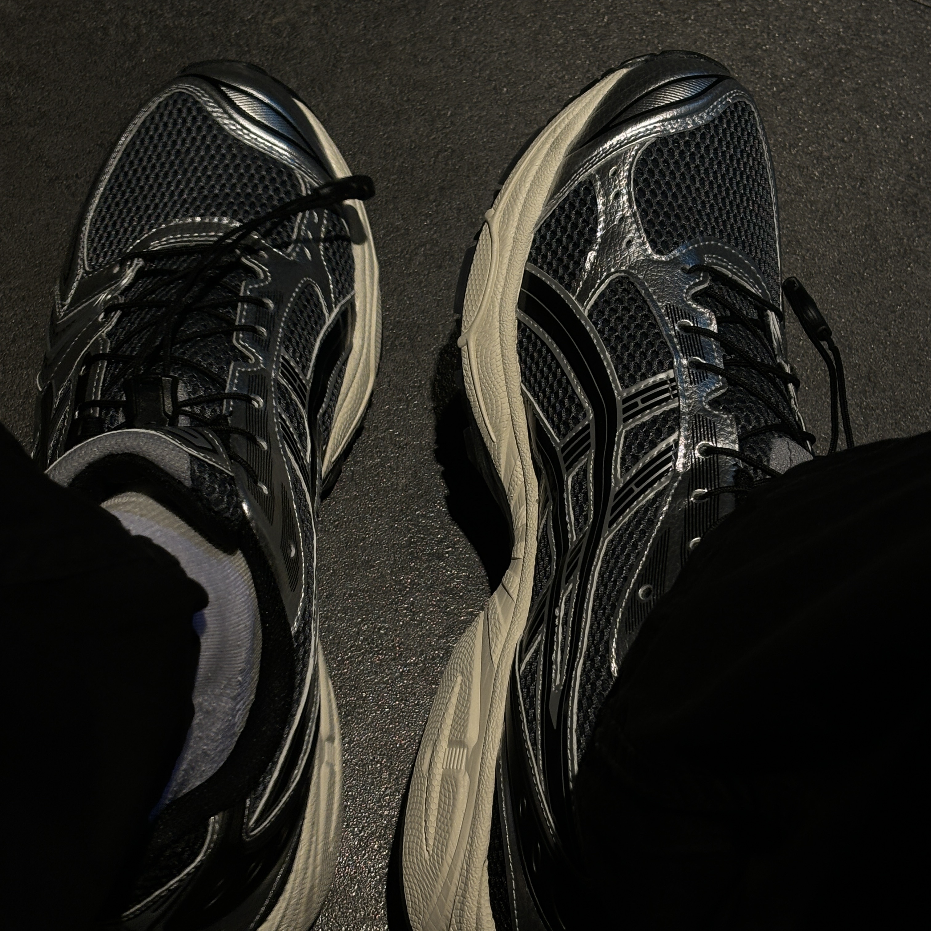 Asics Unlimited Gel-Kayano 14 Carrier Grey Black 착용 스타일