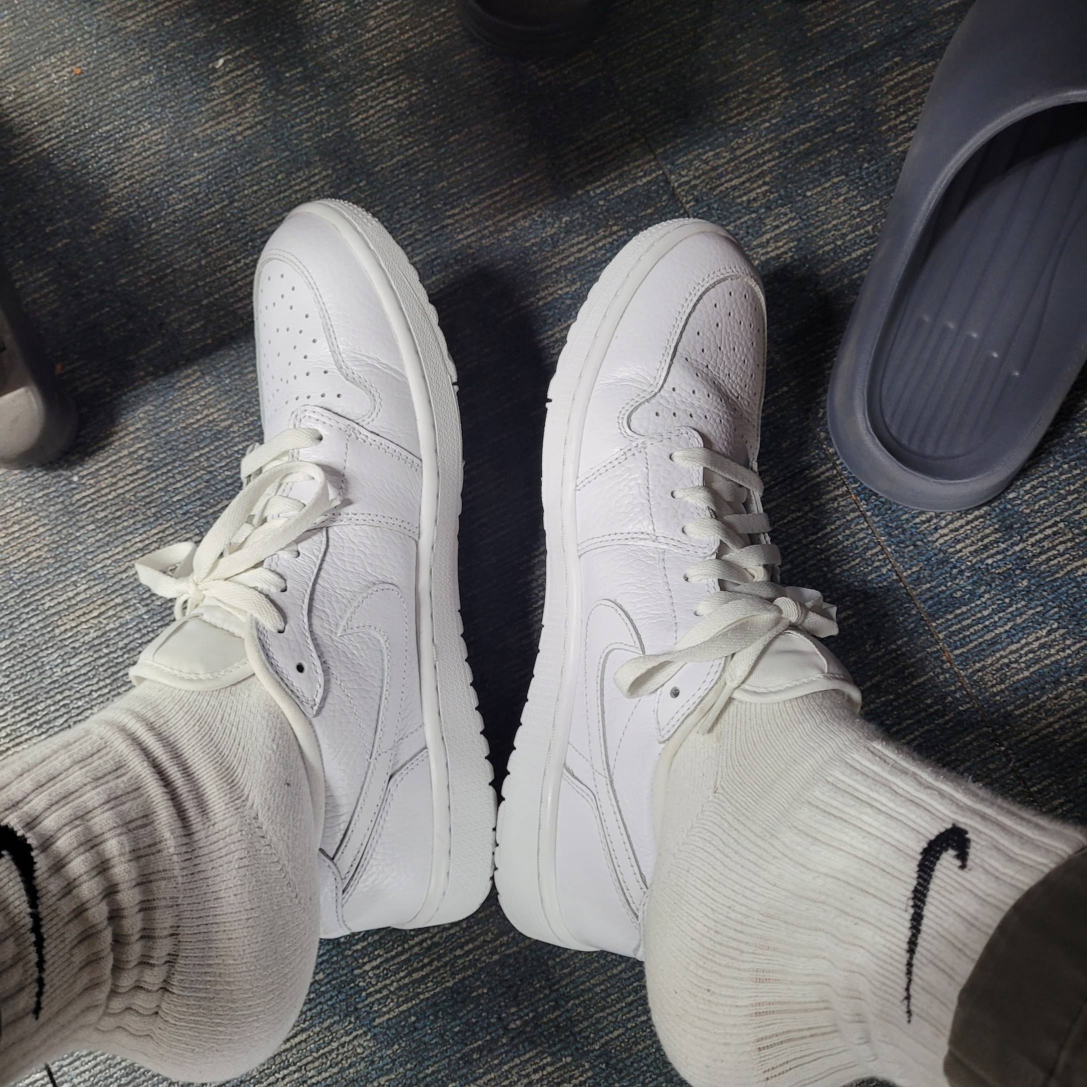 Jordan 1 Low Golf Triple White 착용 스타일