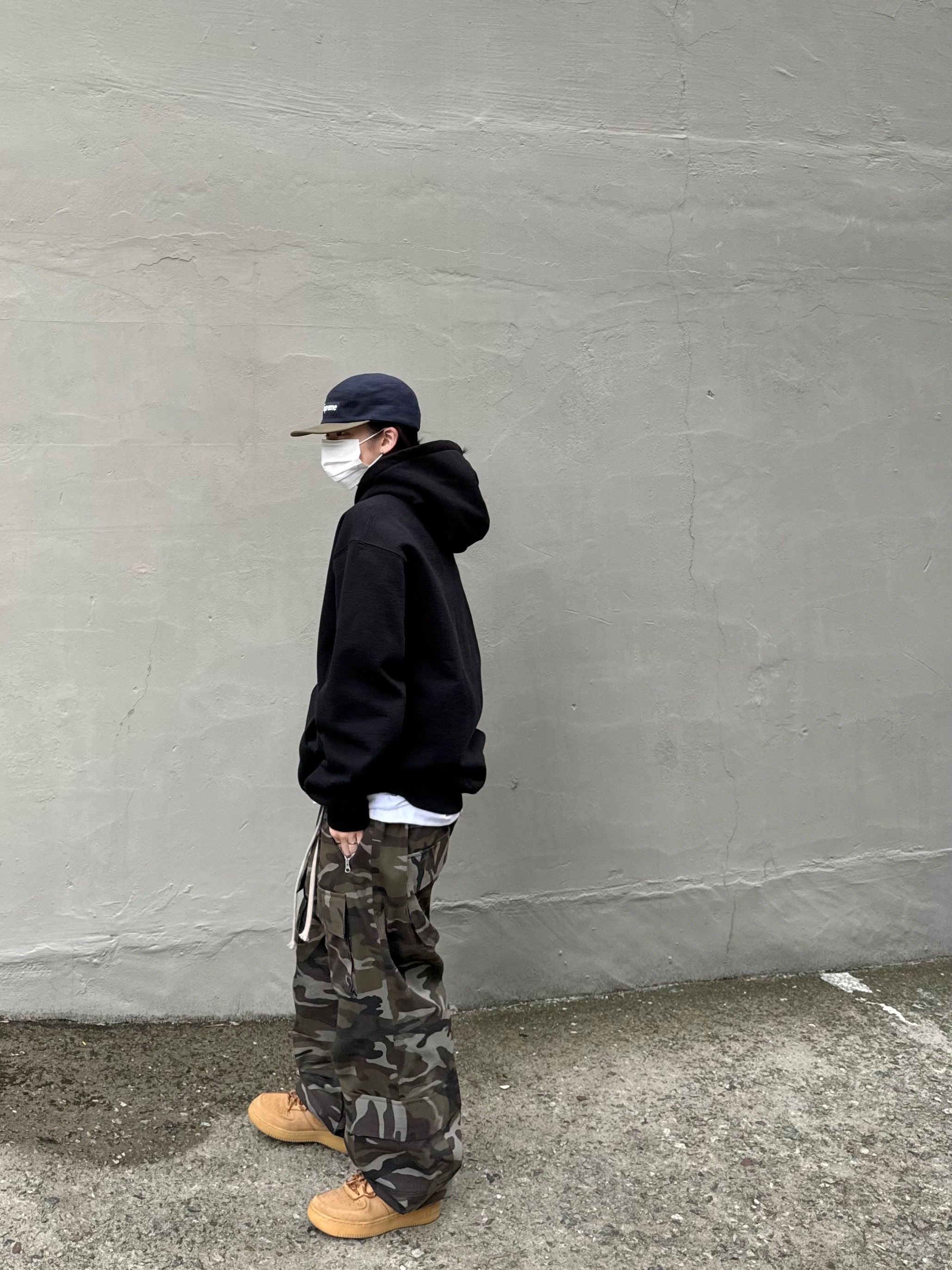 Supreme x Burberry Box Logo Hooded Sweatshirt Black - 22SS, Supreme 2-Tone Camp Cap Navy - 23FW 착용 스타일 - 2