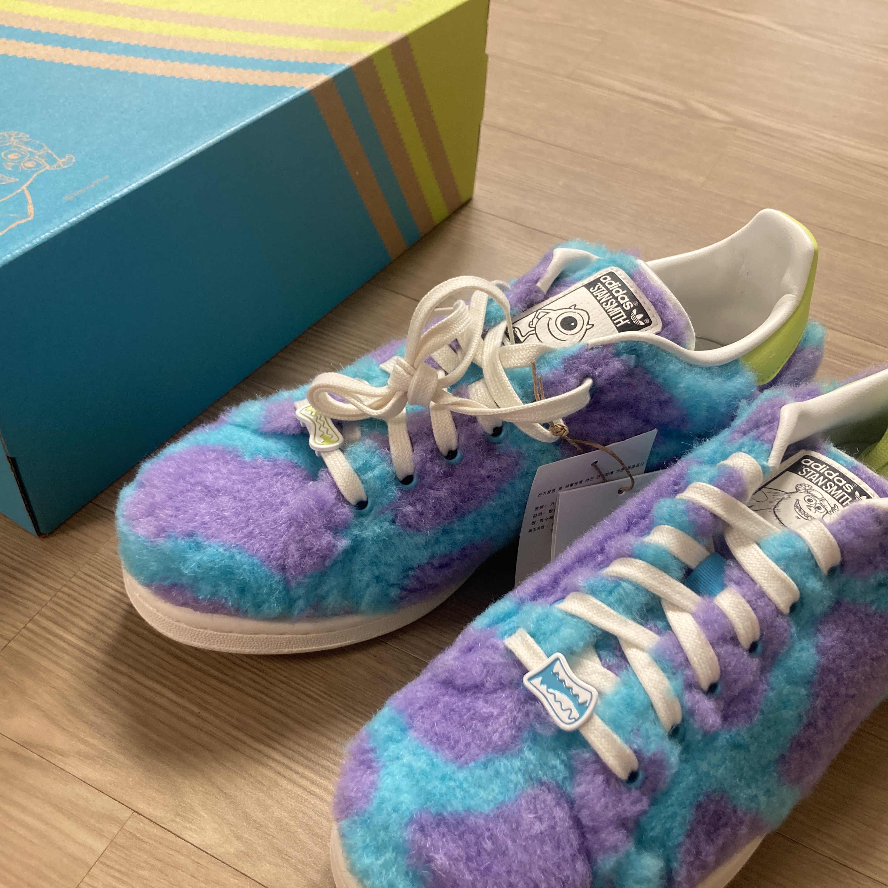 Adidas x Disney Monsters, Inc. Stan Smith Mike & Sully 착용 스타일