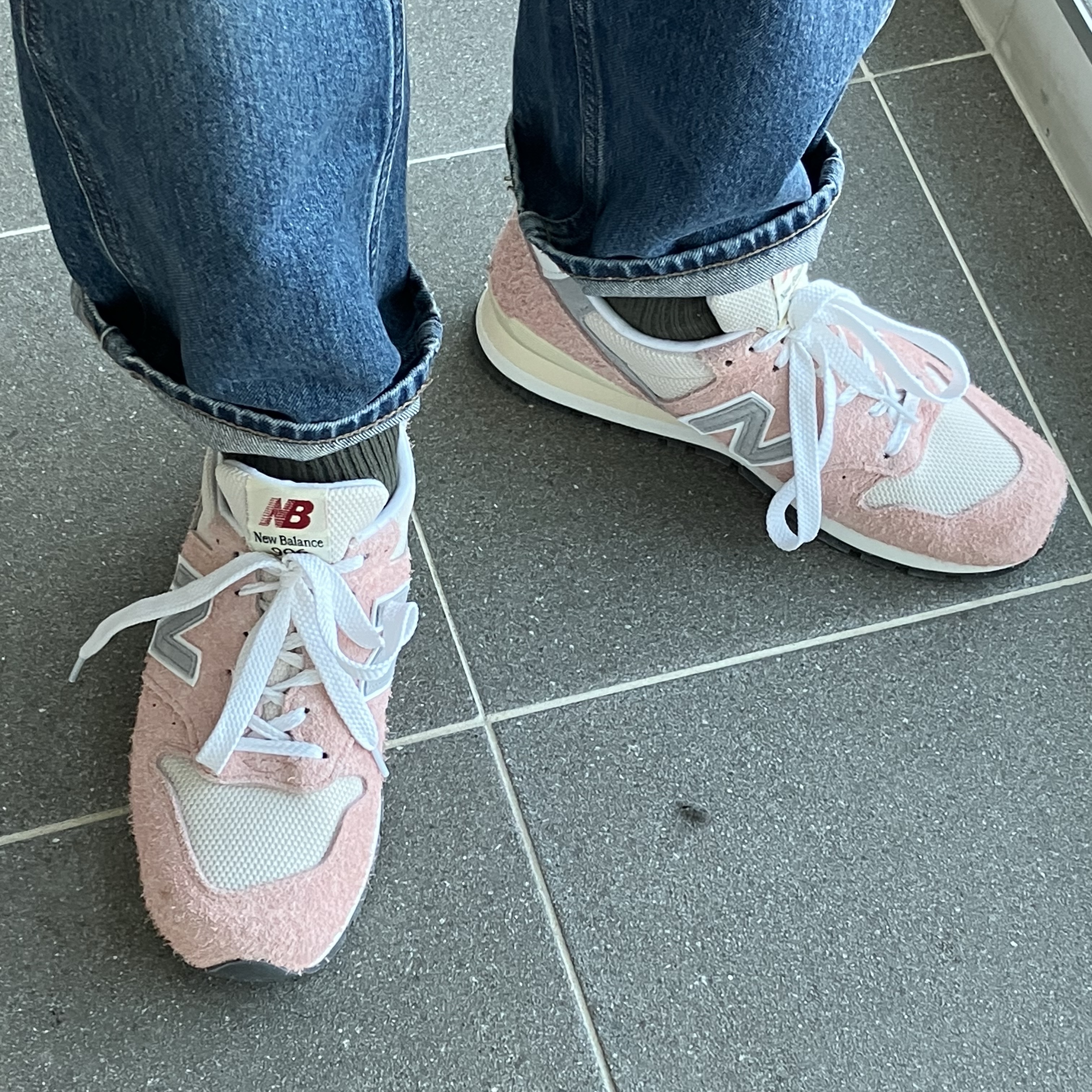New Balance Made in USA 996 Pink Haze Silver 착용 스타일 - 1