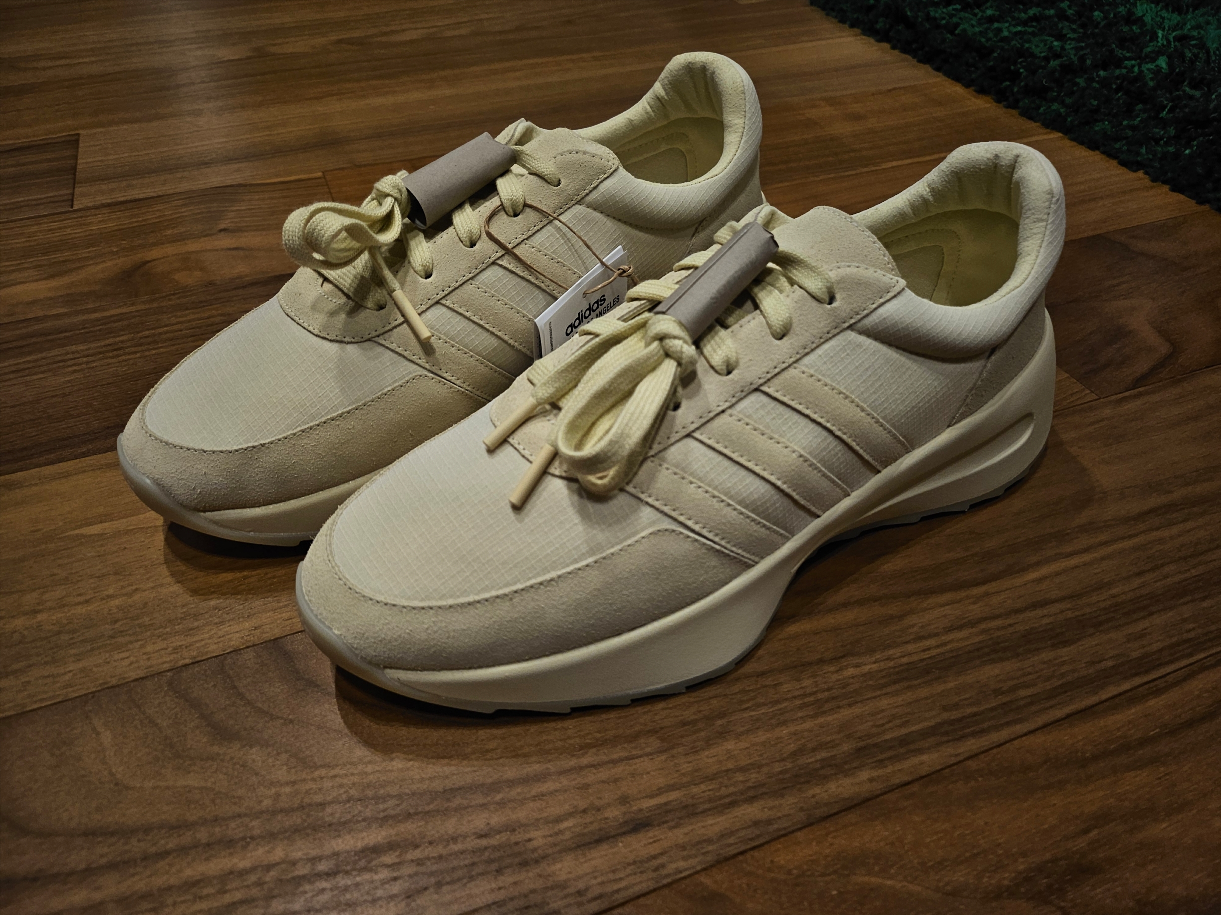 Adidas x Fear of God Athletics Los Angeles Pale Yellow 착용 스타일
