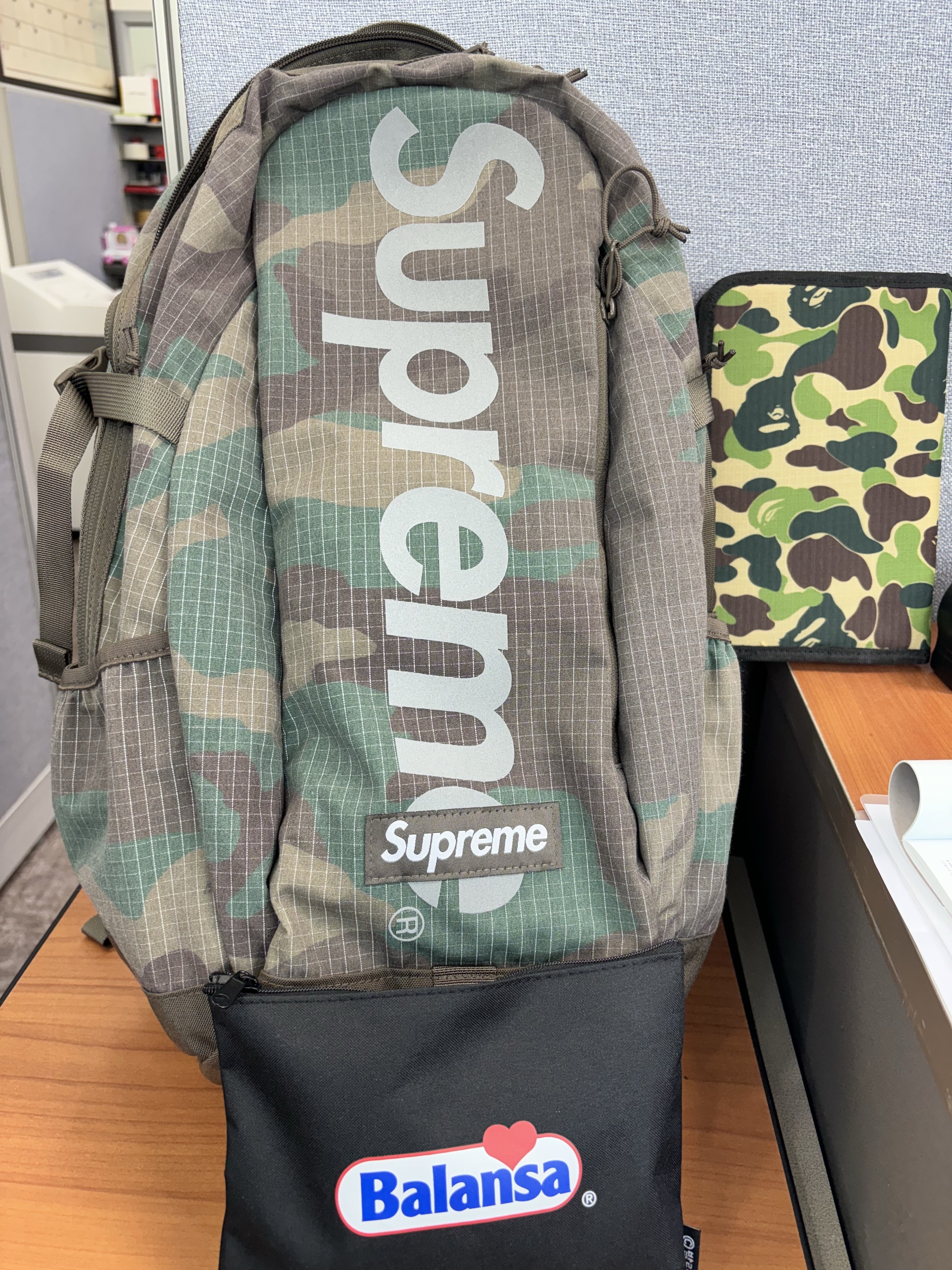 Supreme Backpack Woodland Camo - 24SS 착용 스타일