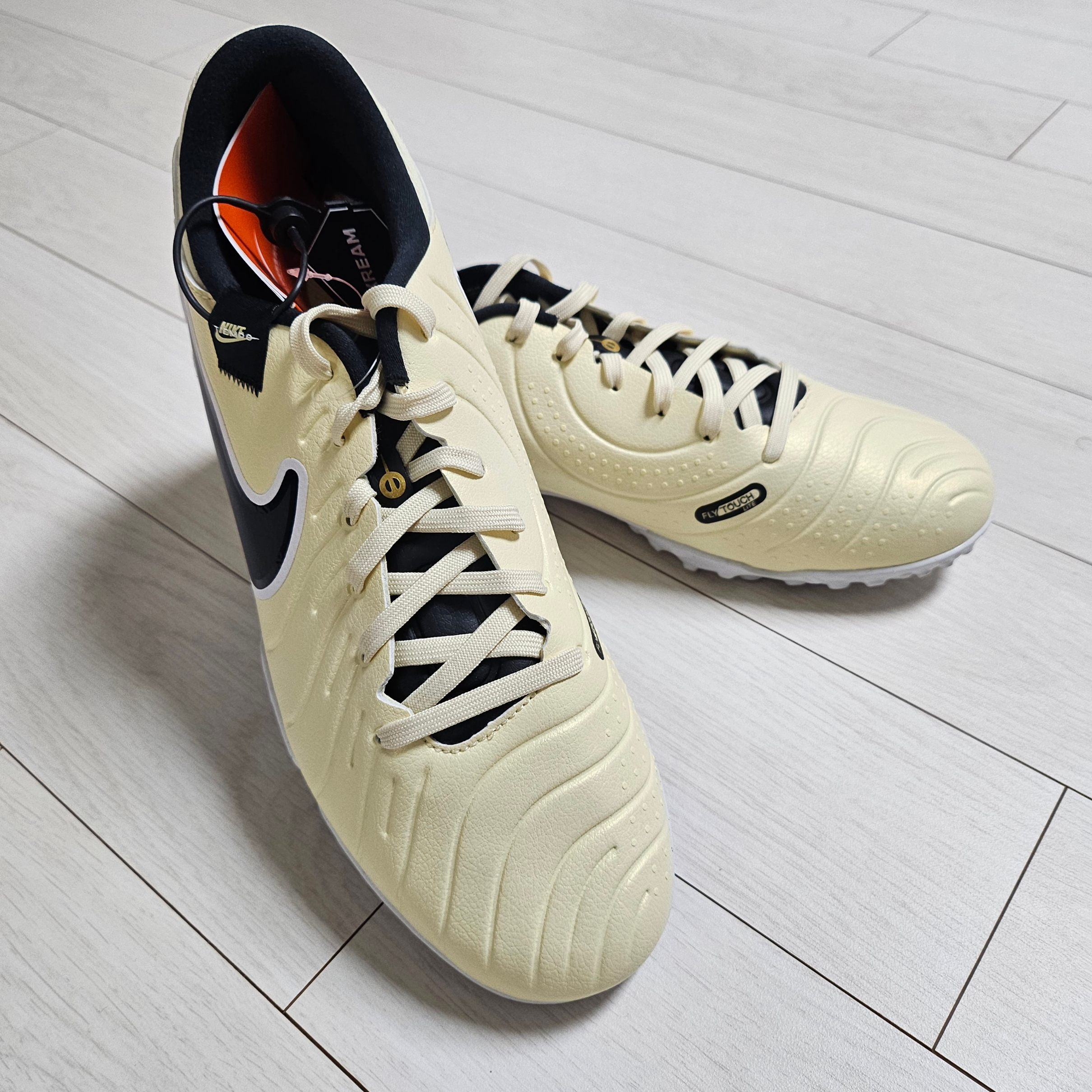 Nike Tiempo Legend 10 Academy TF Lemonade Black 착용 스타일