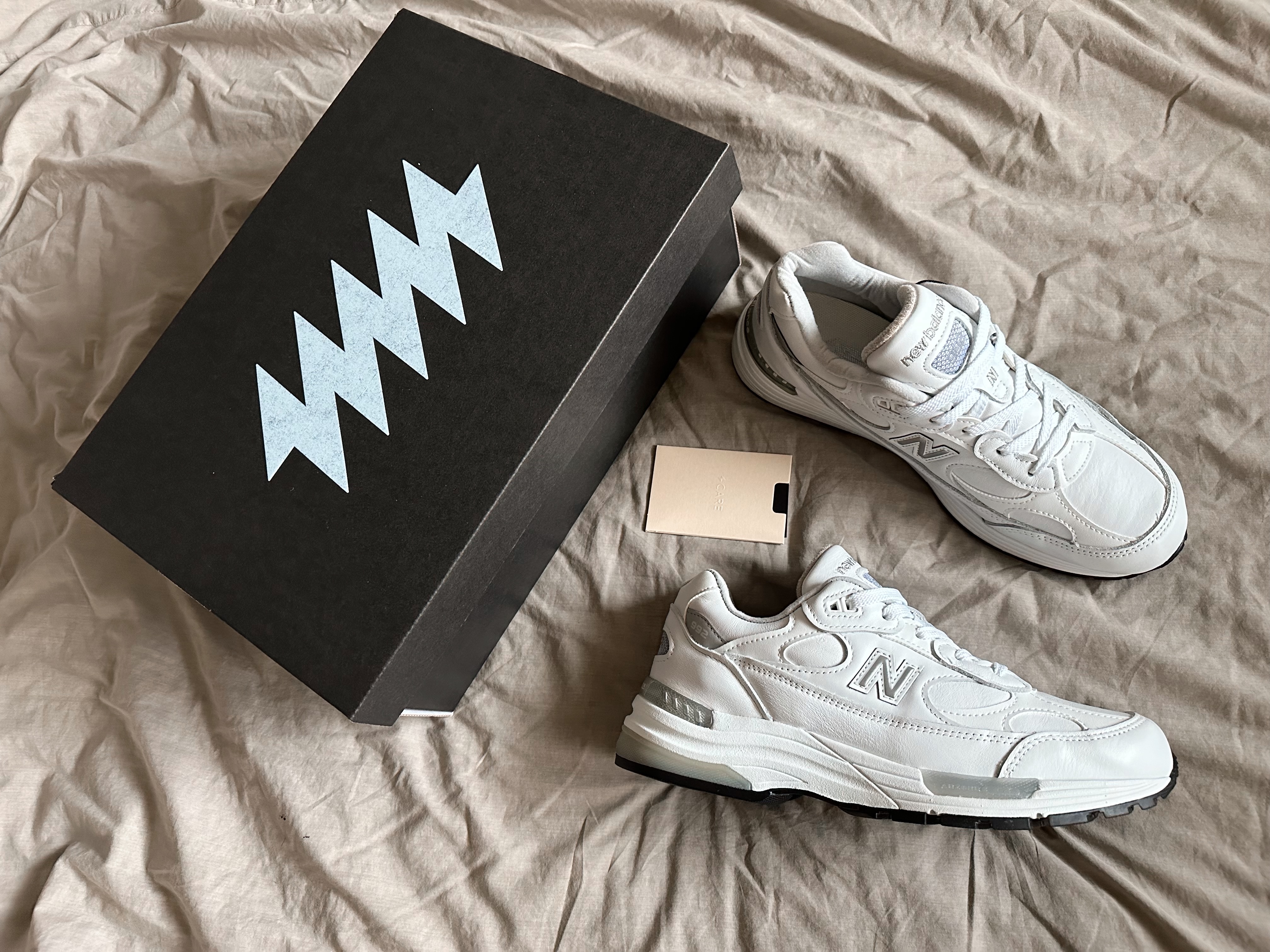 New Balance 992 Made in USA White Silver 착용 스타일 - 1