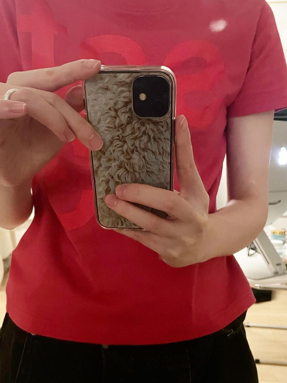 [KREAM 단독] Safarispot 1/2 Basic Safari T-Shirt Red, [KREAM 단독] Safarispot 1/2 Basic Safari T-Shirt Black 착용 스타일