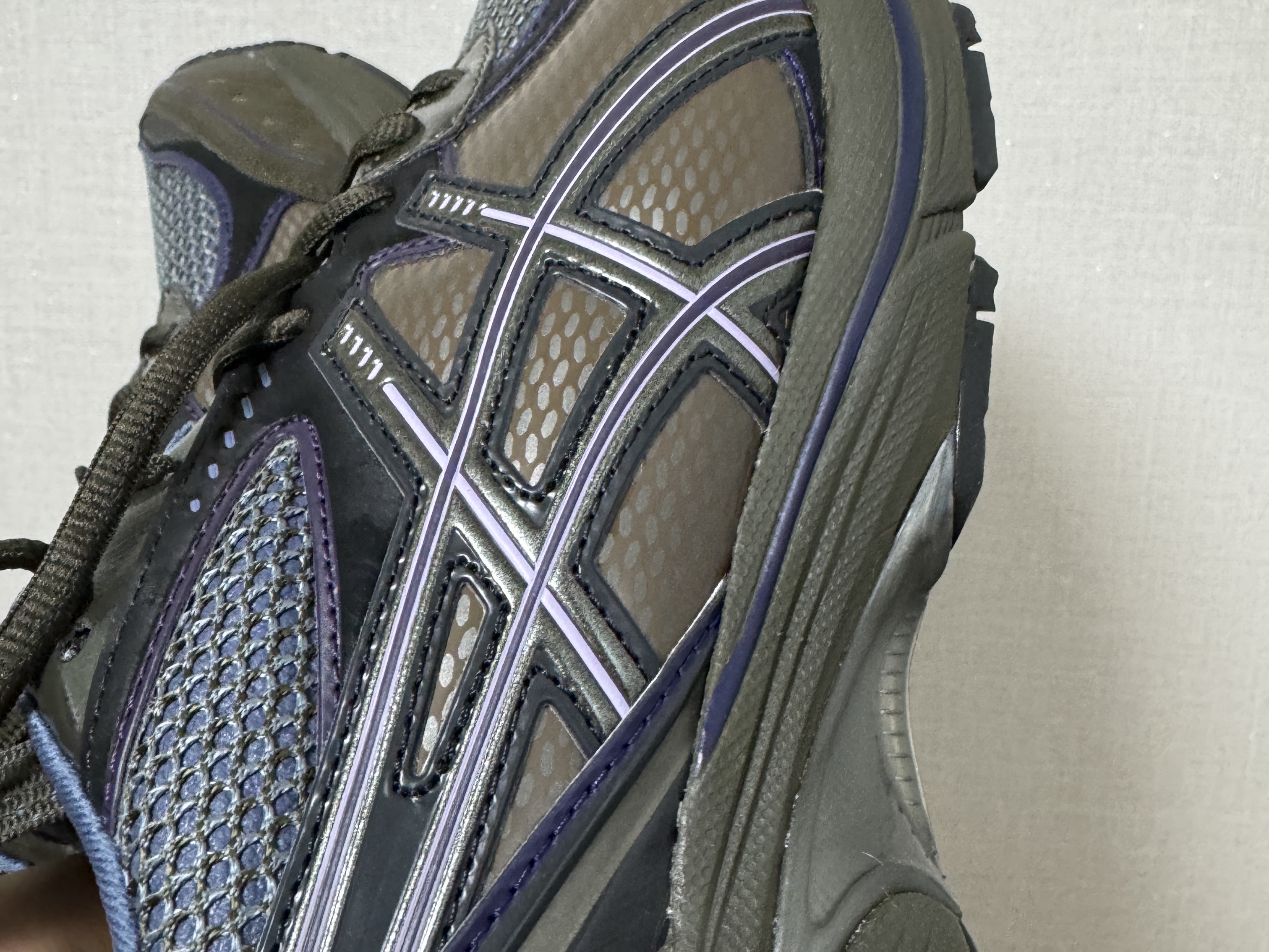 Asics UB6-S GT-2160 Grey Floss Brown Storm 착용 스타일 - 2