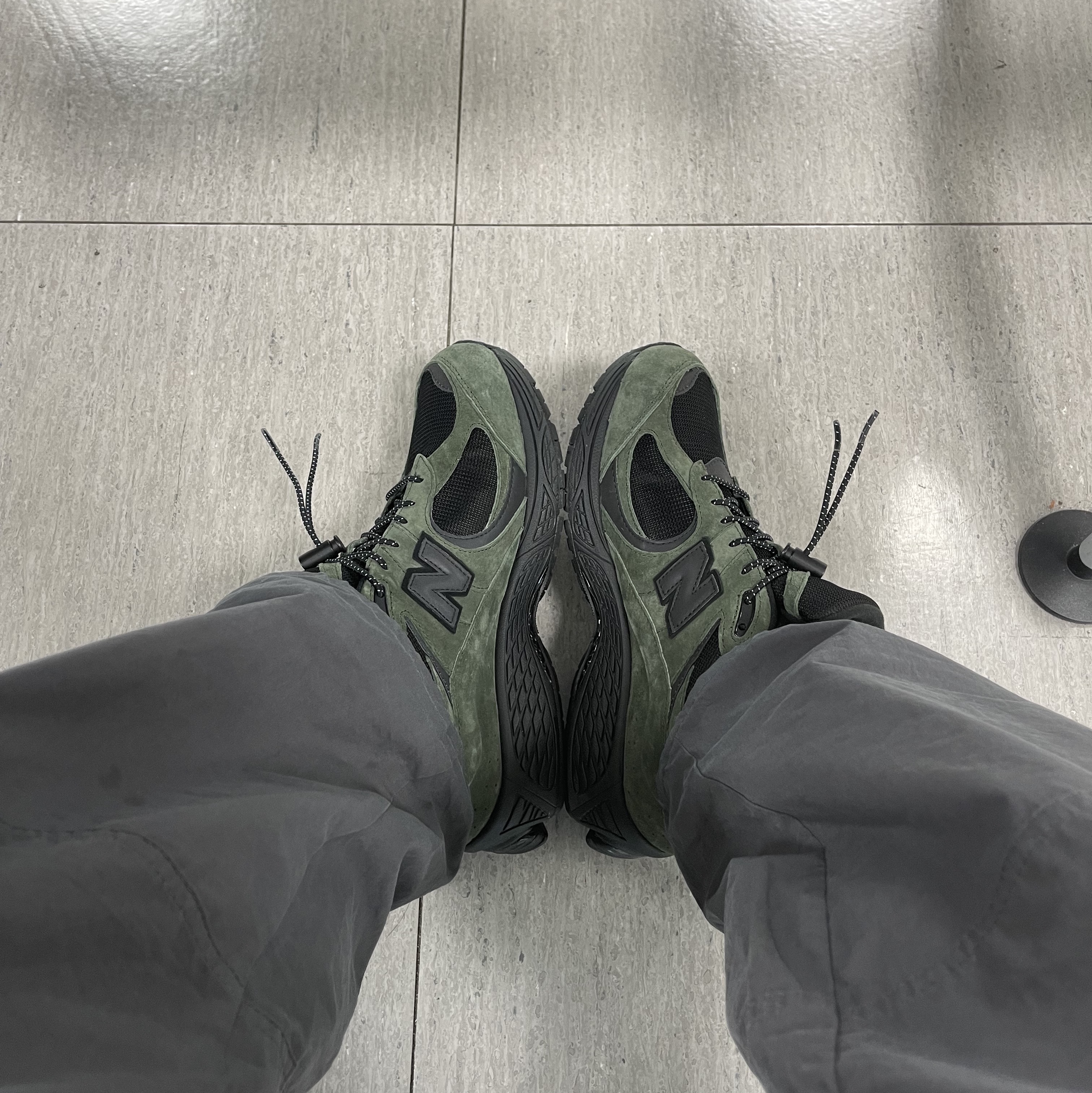 New Balance x JJJJound 2002R Gore-Tex Pine 착용 스타일