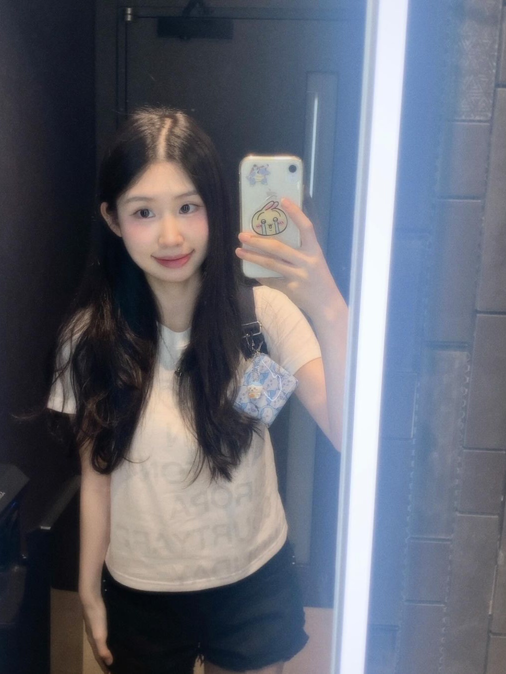 [KREAM 단독] Safarispot Women 1/2 Highway Inn T-Shirt White Black, [KREAM 단독] Safarispot Women 1/2 Highway Inn T-Shirt Black White 착용 스타일
