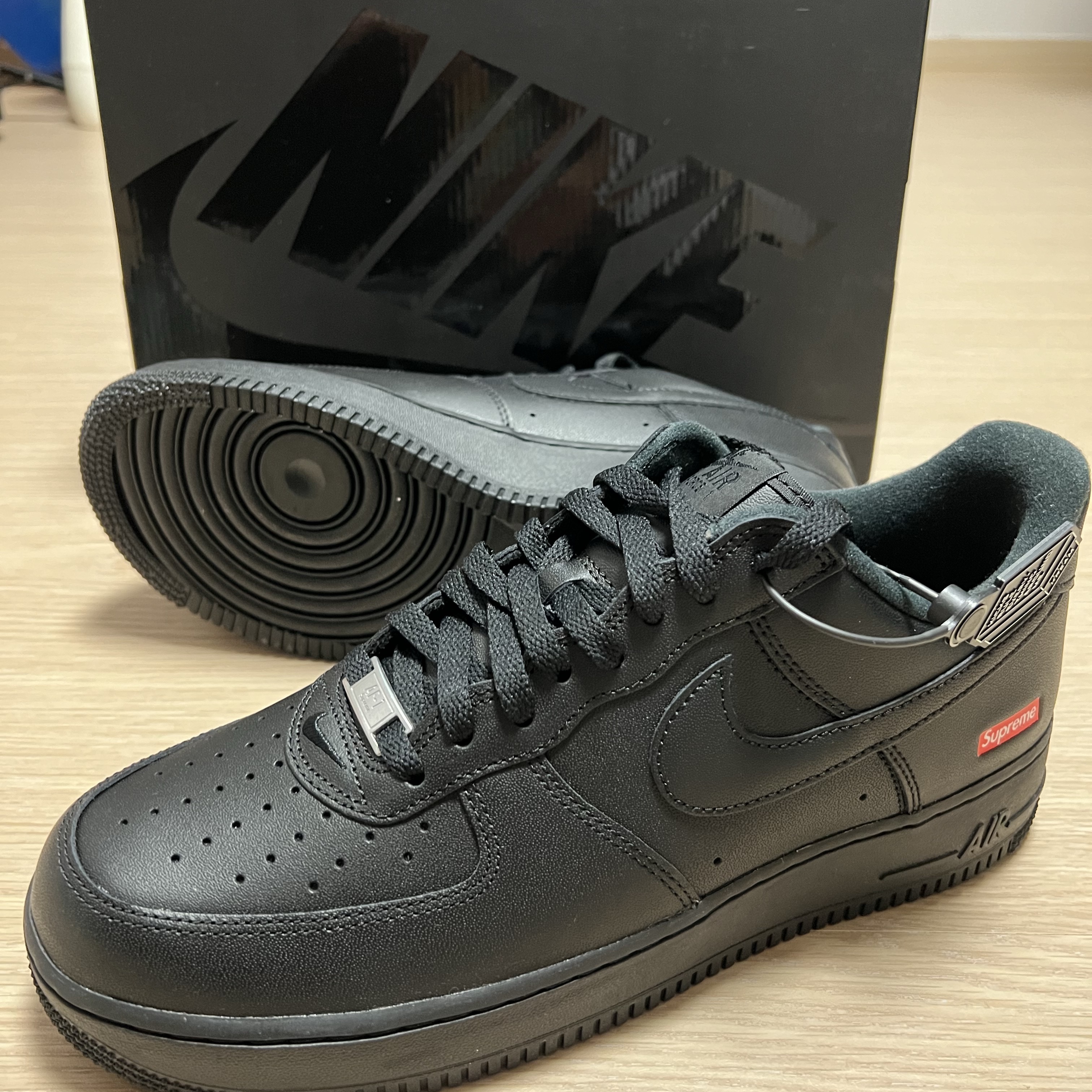 Nike x Supreme Air Force 1 Low Black 착용 스타일