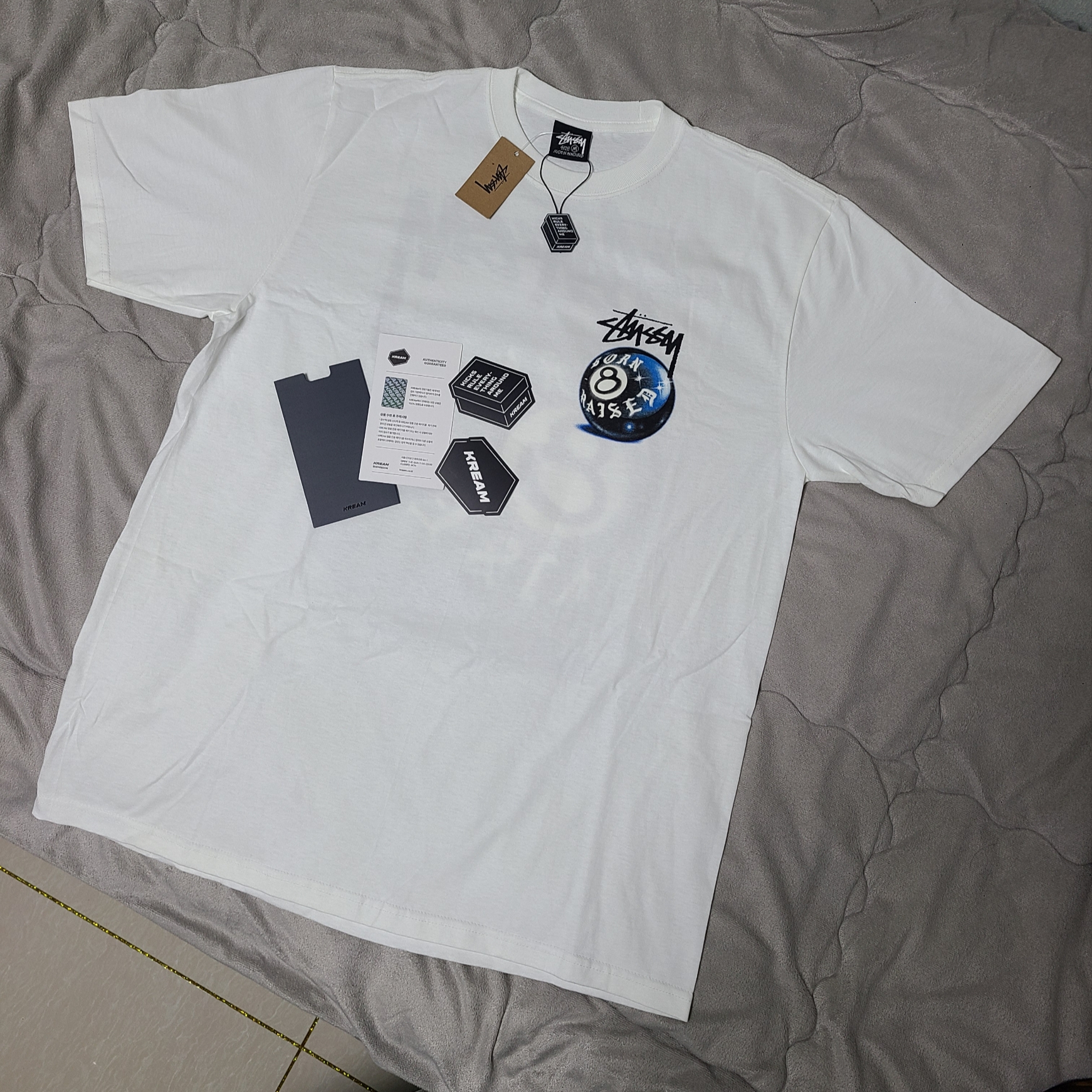 Stussy x Born X Raised 8 Ball T-Shirt White 착용 스타일 - 2