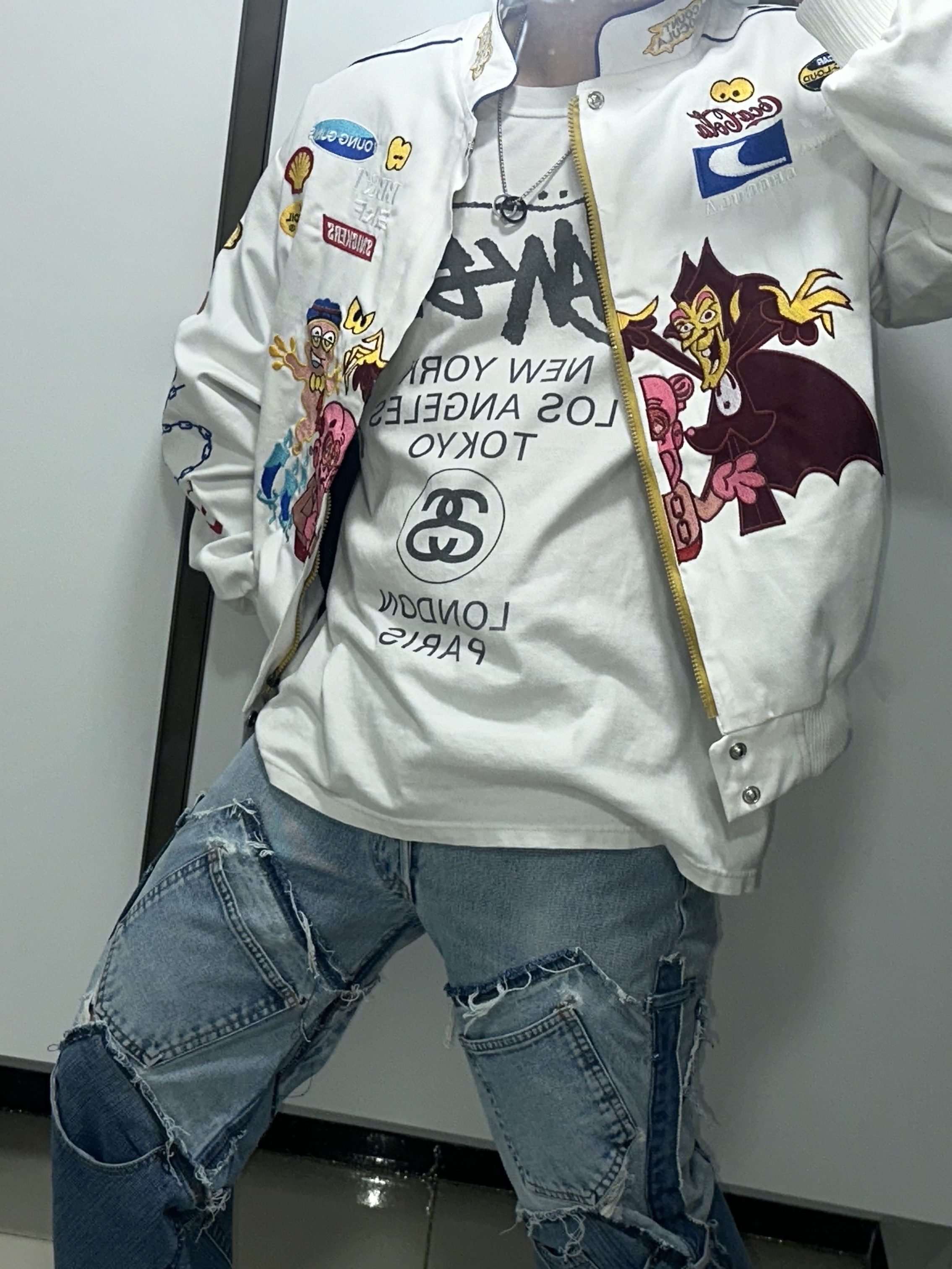 Arc'teryx Beta LT Jacket Black, Stussy World Tour T-Shirt White 착용 스타일 - 2