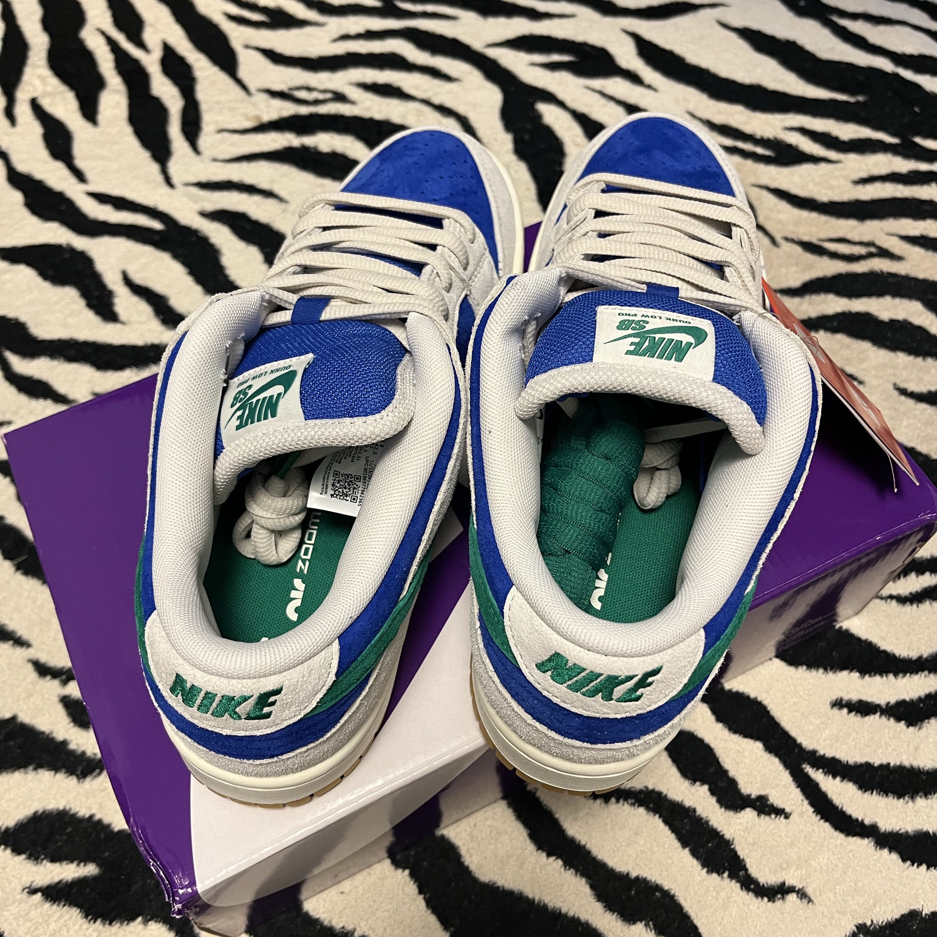 Nike SB Dunk Low Pro Phantom and Hyper Royal 착용 스타일 - 3