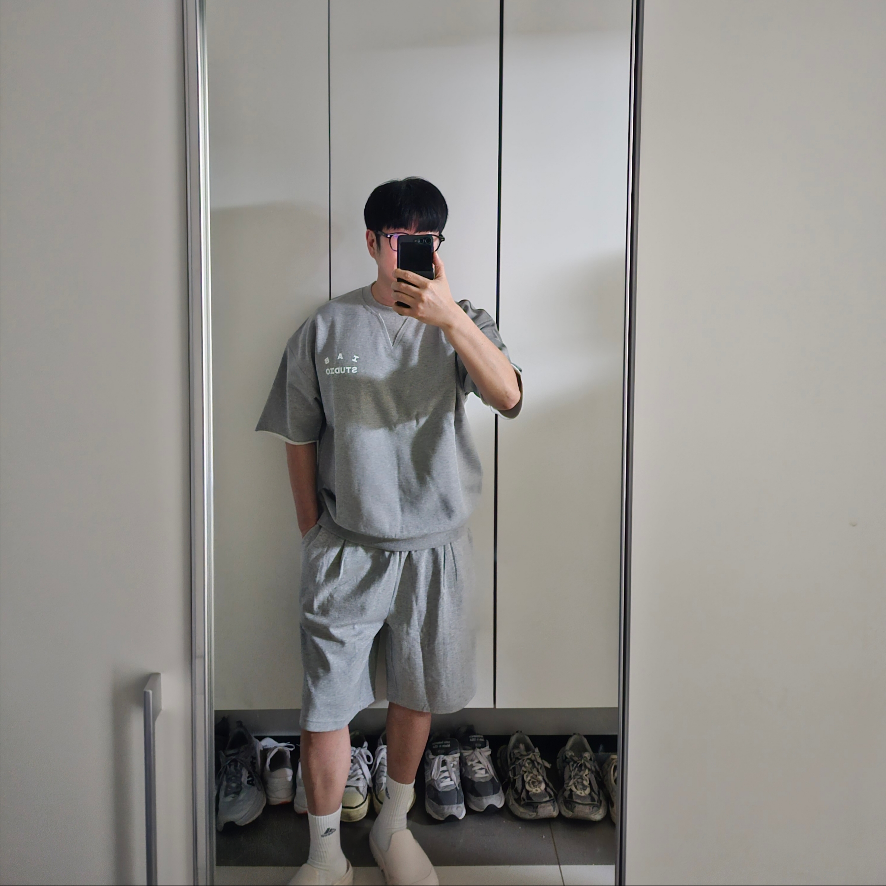 IAB Studio Heavy Short Sleeve Sweatshirt Gray - 23FW 착용 스타일 - 1