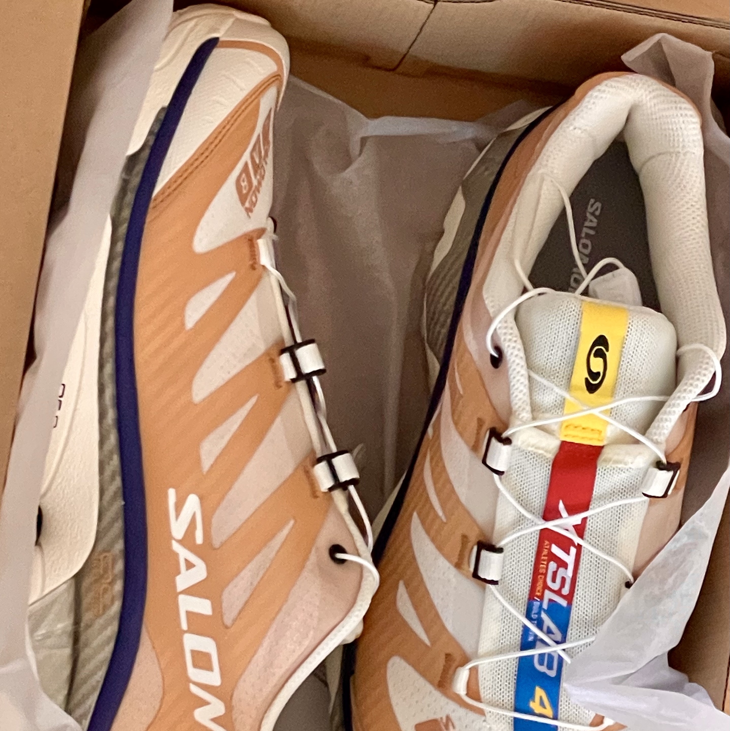 Salomon XT-4 OG Taffy Vanilla Ice Blue Print 착용 스타일 - 2