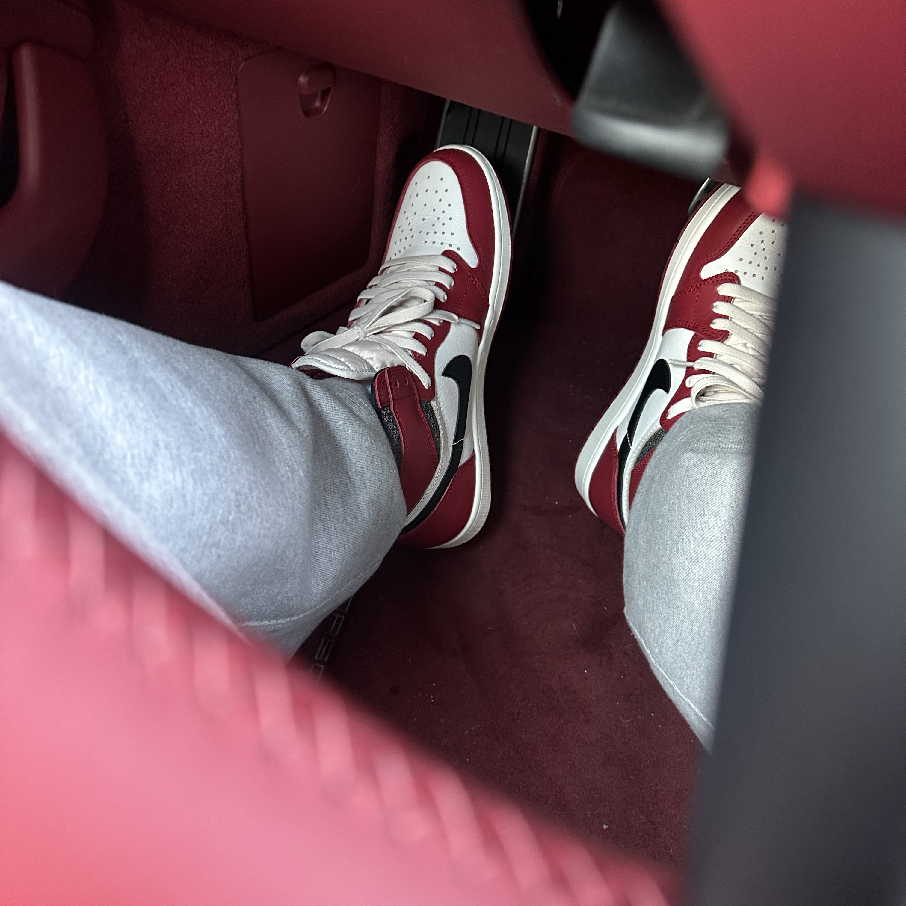 Jordan 1 Retro High OG Chicago 2022, Nike x Tiffany & Co. Air Force 1 Low SP 1837 착용 스타일 - 1