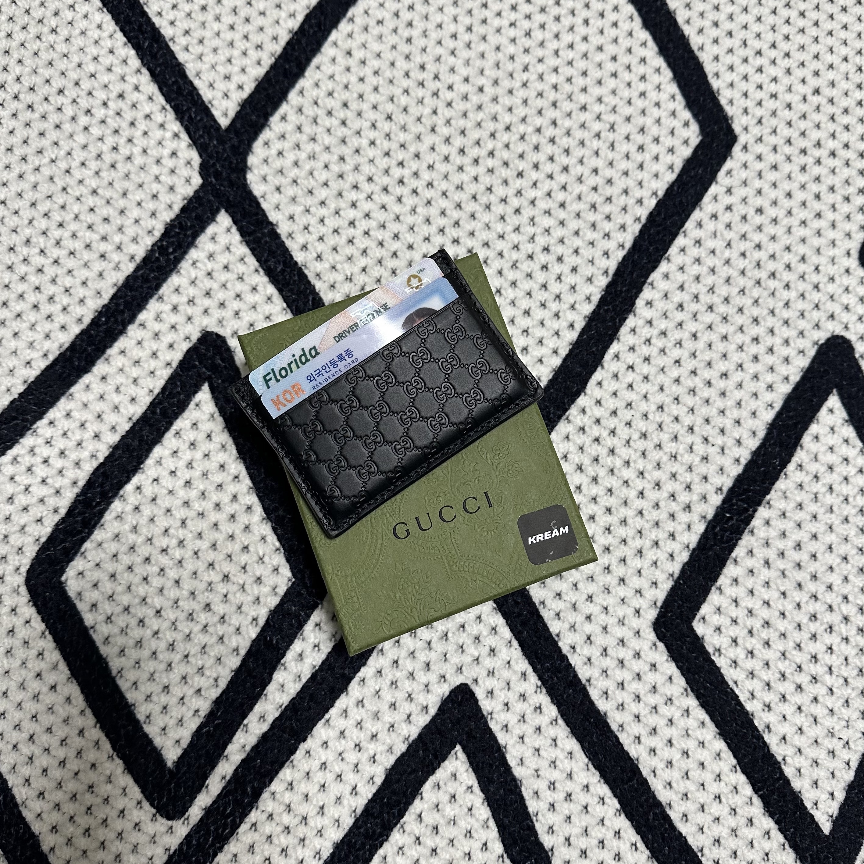 Gucci Micro GG Ssima Card Case Black 착용 스타일 - 2