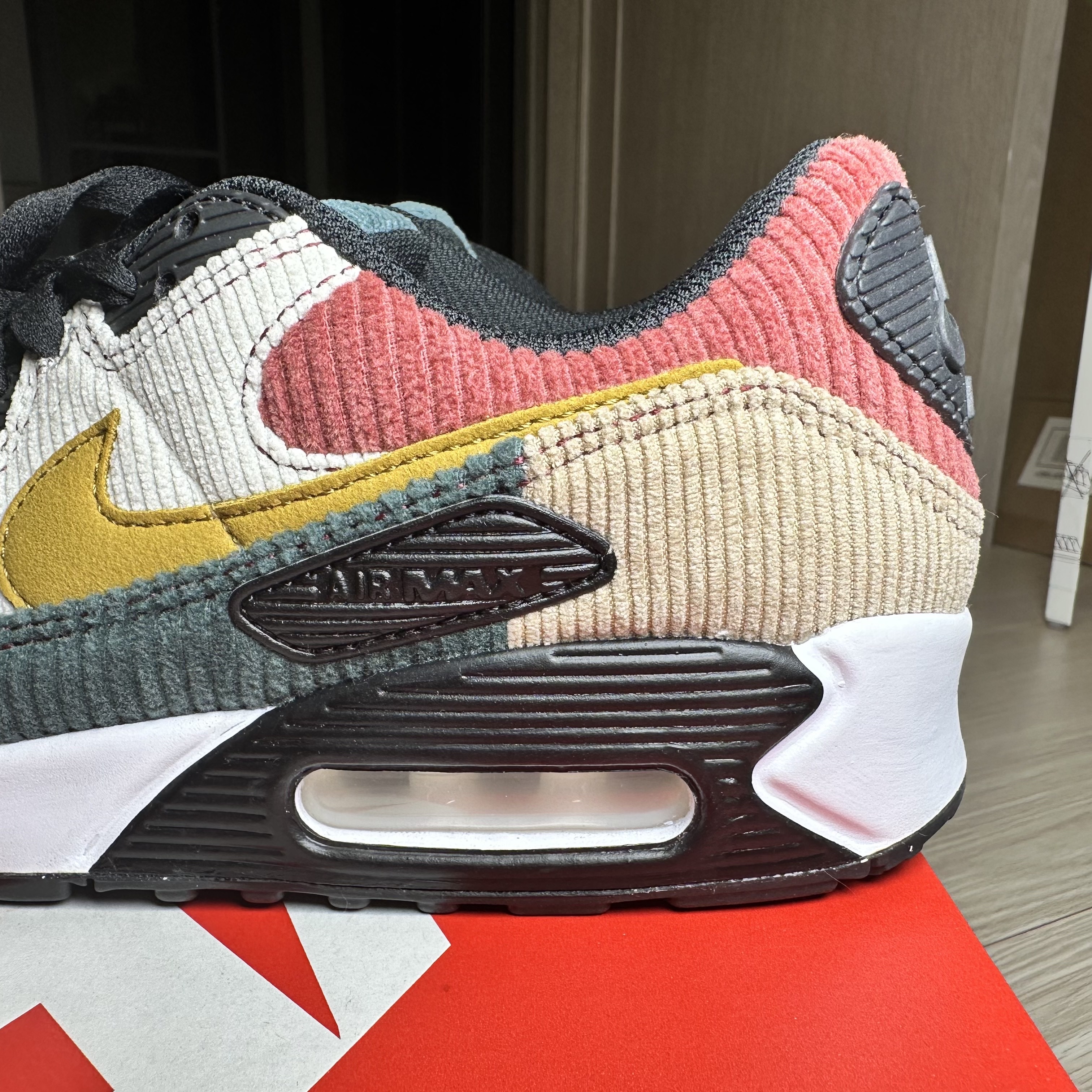 (W) Nike Air Max 90 Black Bronzine 착용 스타일 - 3