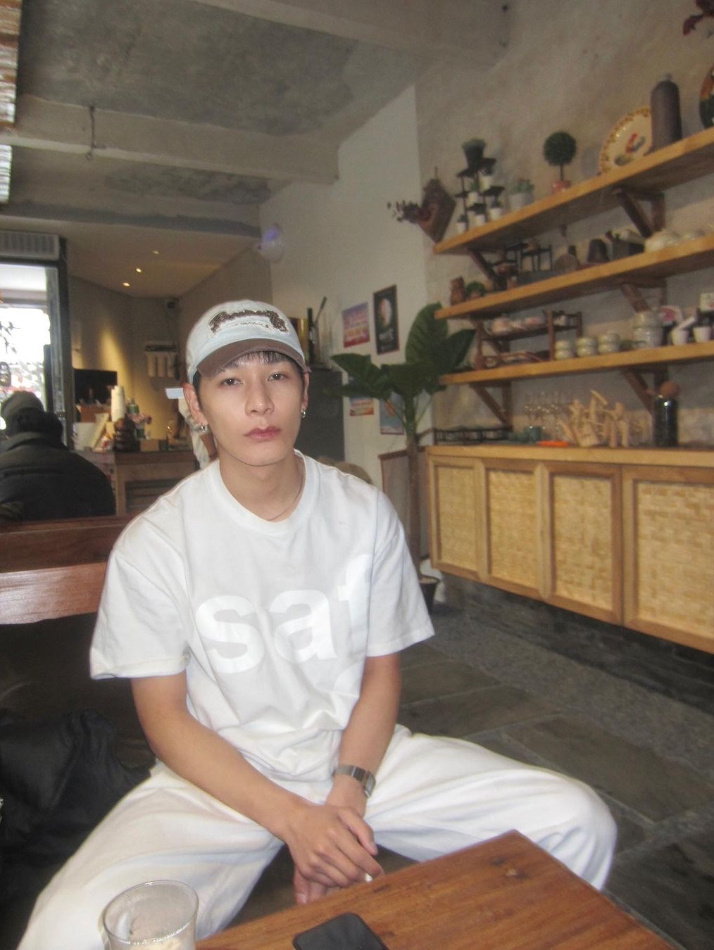 [KREAM 단독] Safarispot Basic Safari T-Shirt White, [KREAM 단독] Safarispot Basic Safari T-Shirt Orange 착용 스타일