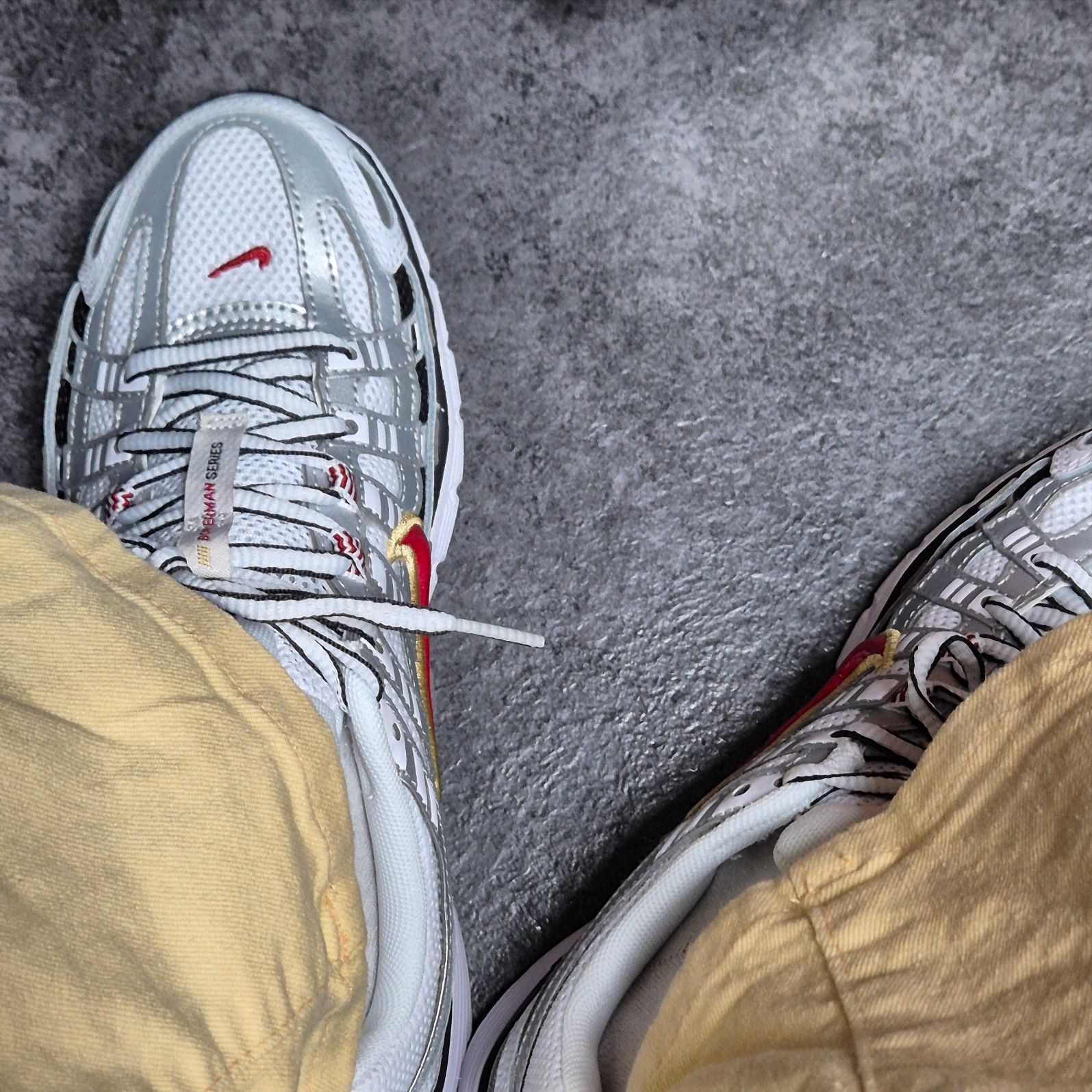 (W) Nike P-6000 Metallic Silver Red 착용 스타일