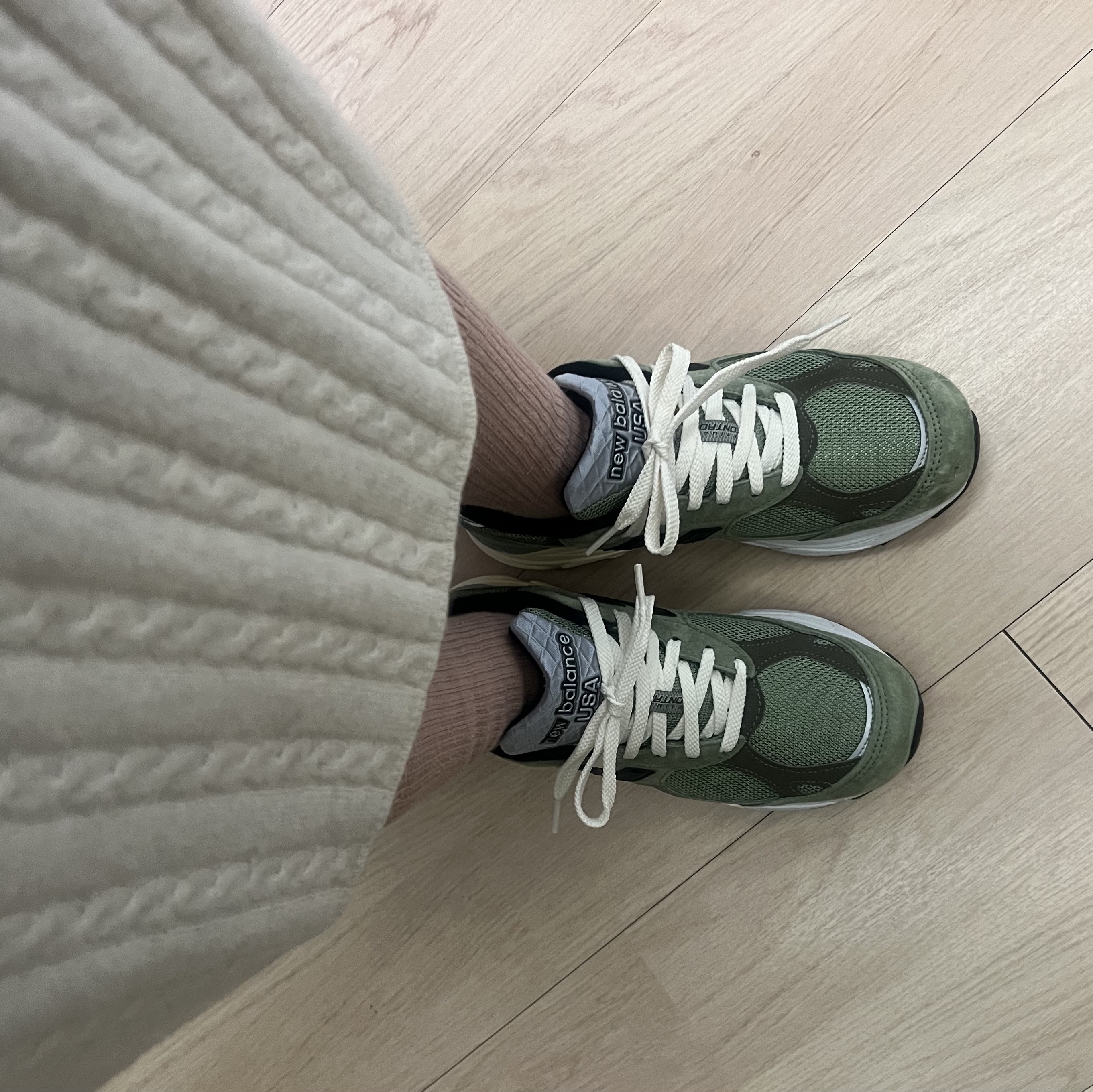 New Balance x JJJJound 990v3 Olive 착용 스타일