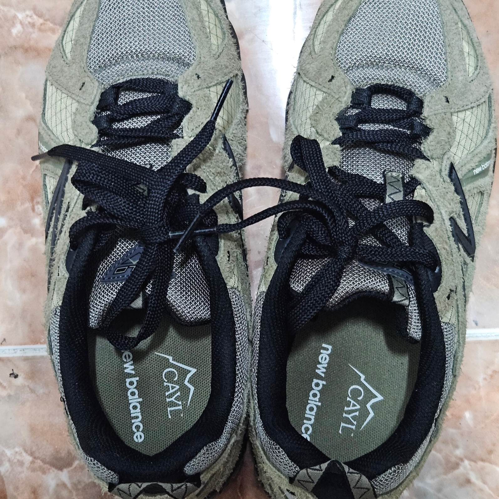 New Balance x Cayl ML610TCL Covert Green 착용 스타일