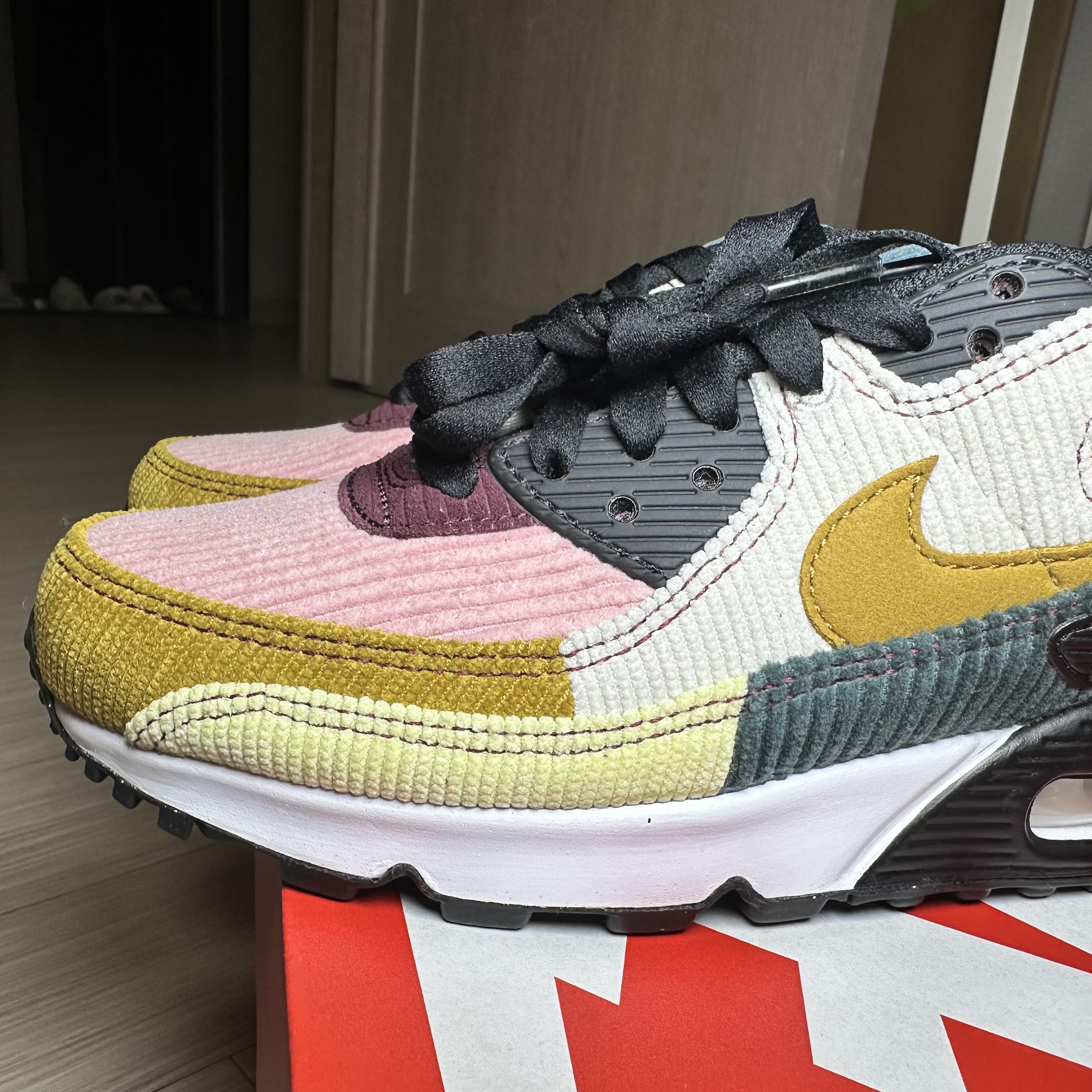 (W) Nike Air Max 90 Black Bronzine 착용 스타일 - 4