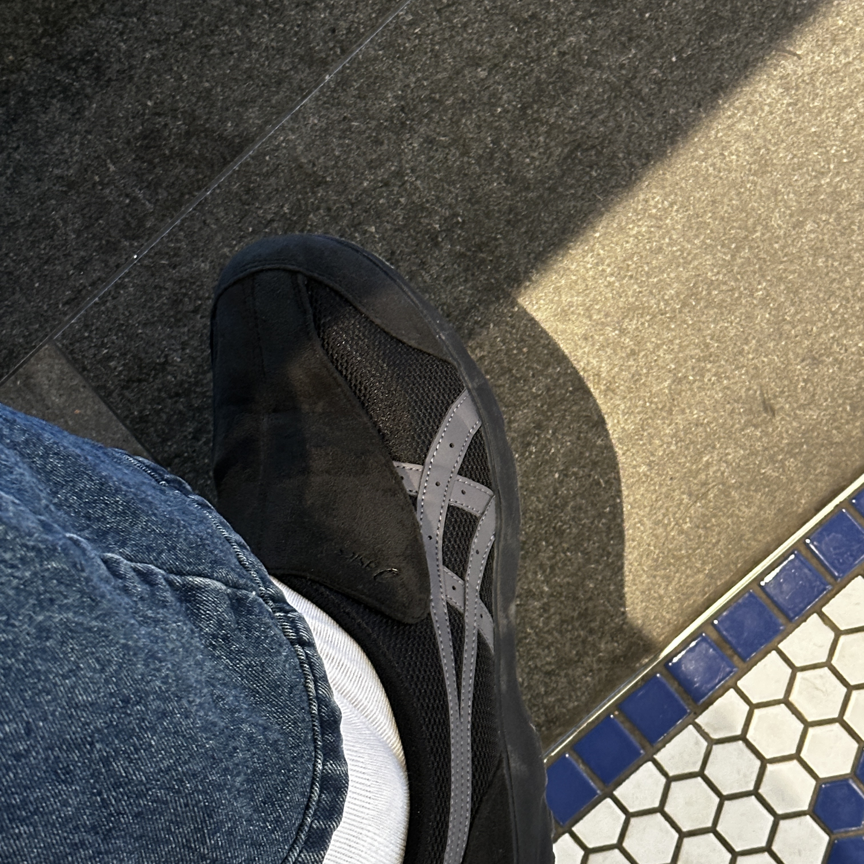 Asics Life Walker 101 Black Charcoal Grey - 3E Wide 착용 스타일